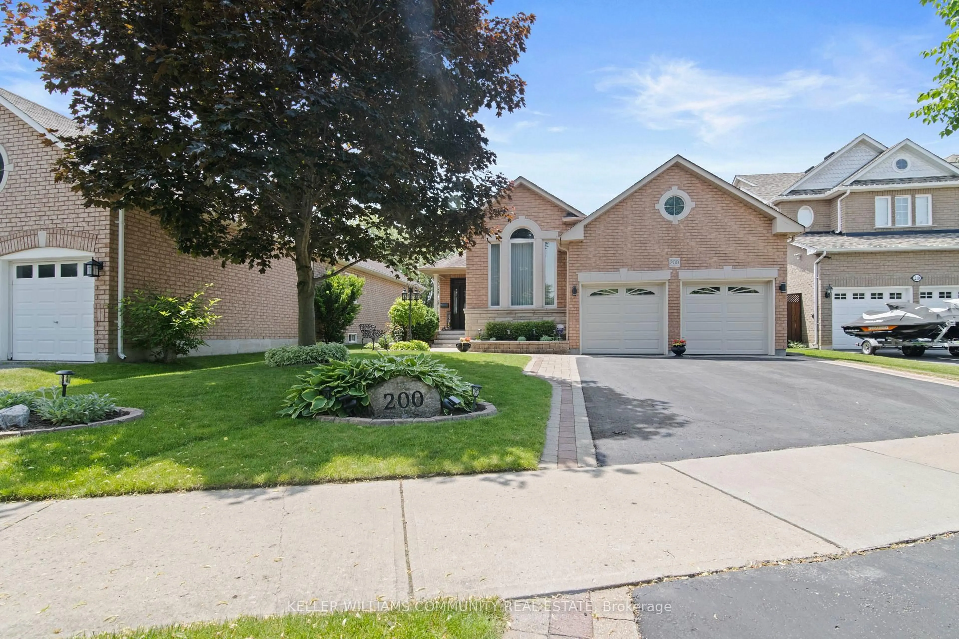 A pic from outside/outdoor area/front of a property/back of a property/a pic from drone, street for 200 Sprucewood Cres, Clarington Ontario L1C 5H3