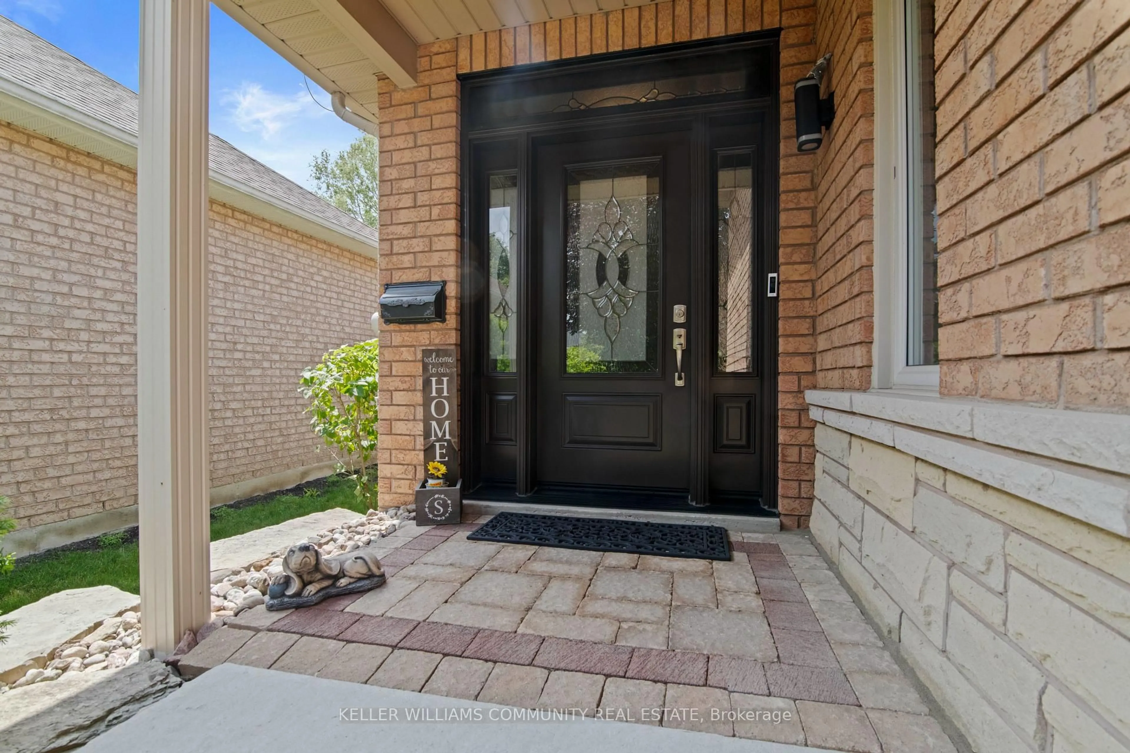 Indoor entryway for 200 Sprucewood Cres, Clarington Ontario L1C 5H3
