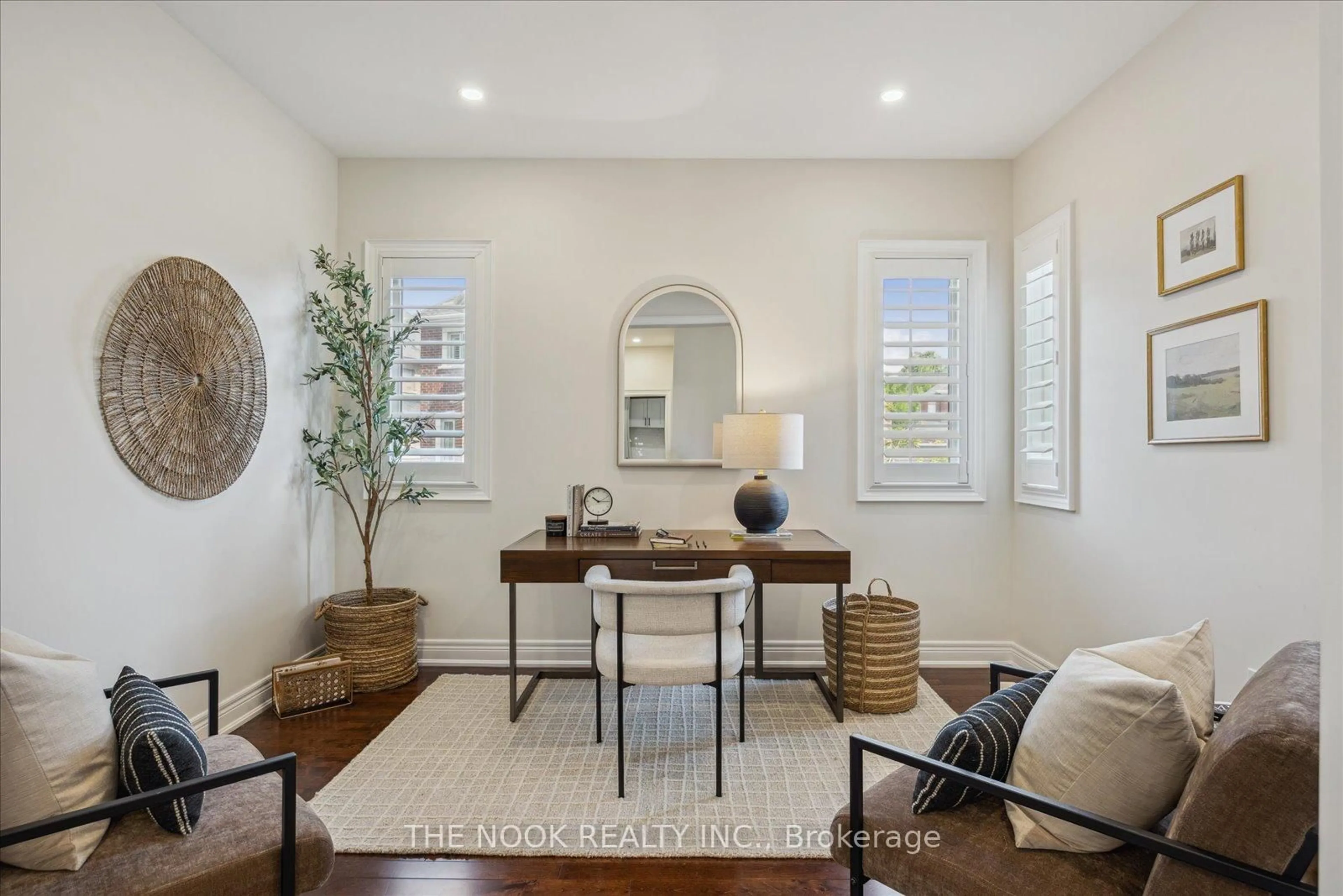 Indoor entryway for 10 Heathfield St, Whitby Ontario L1R 0L1