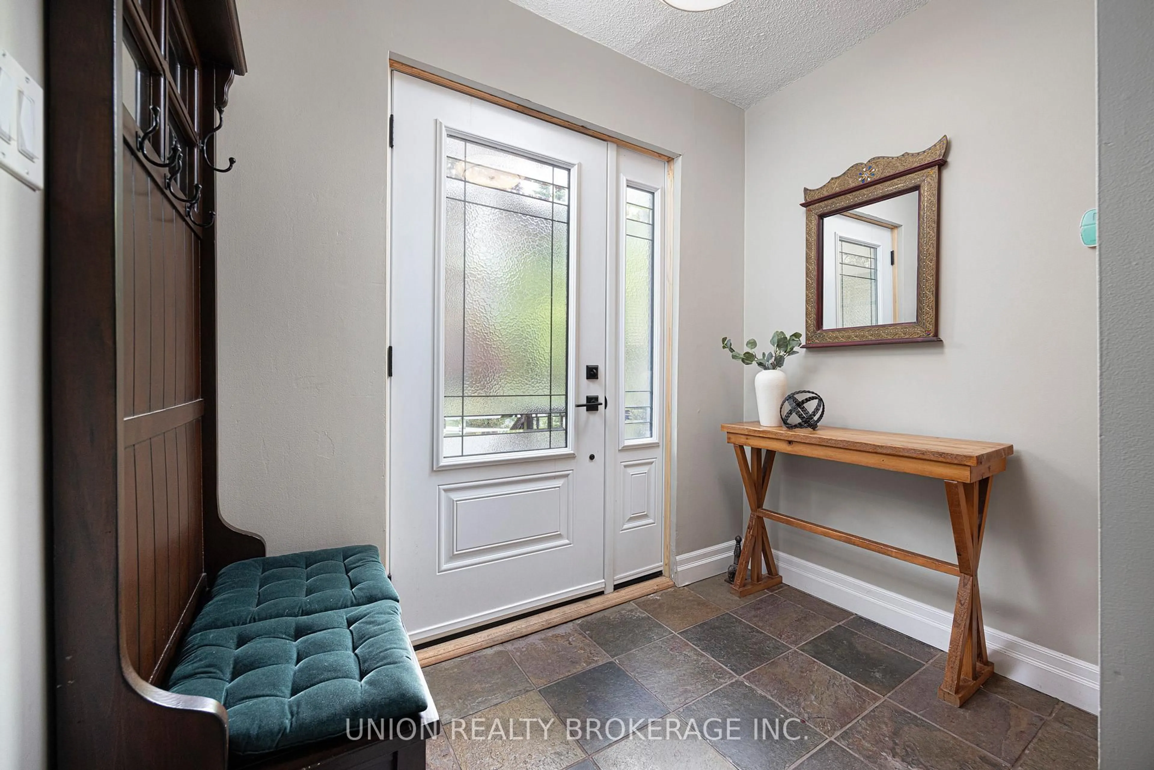 Indoor entryway for 120 Scarboro Cres, Toronto Ontario M1M 2J4