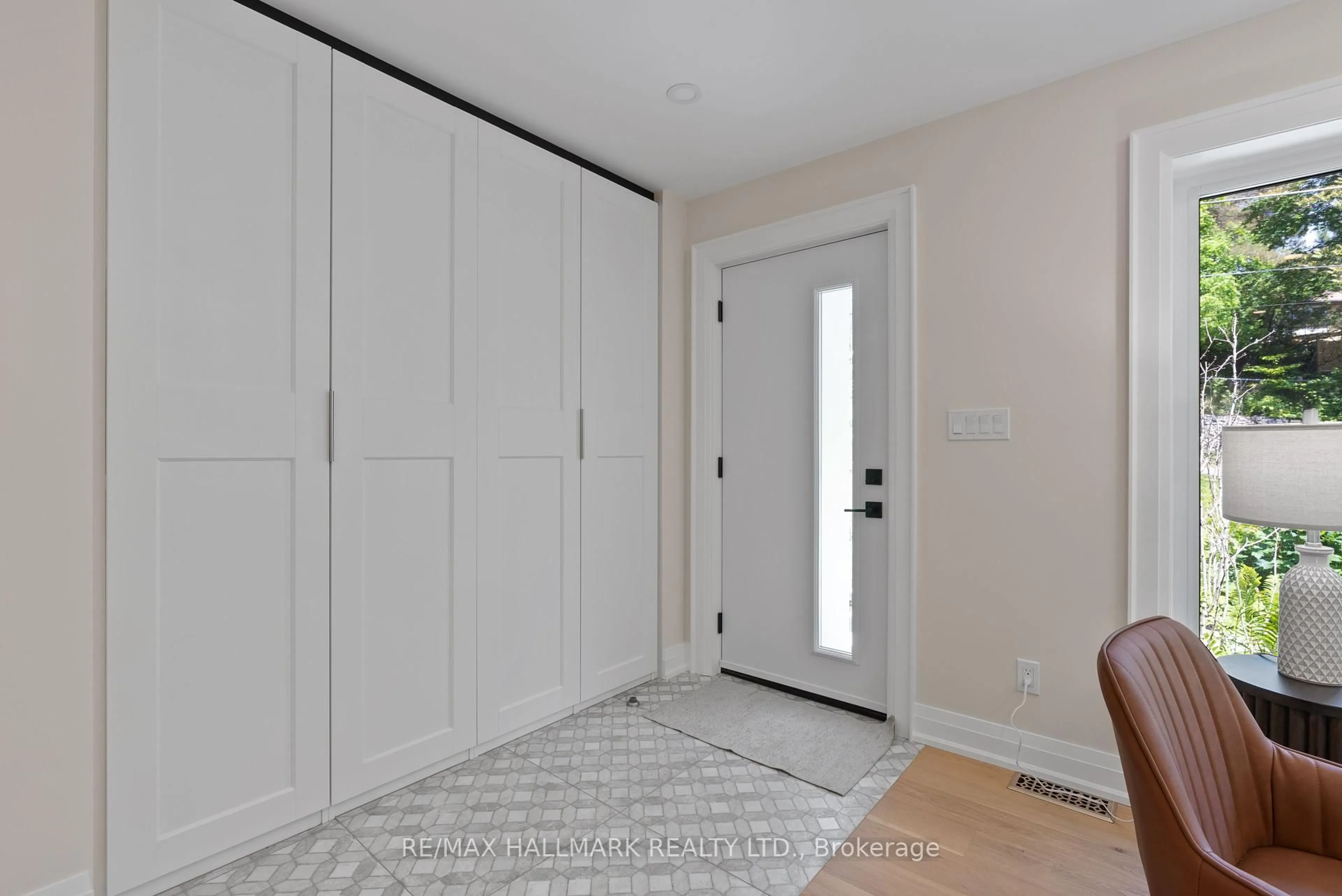 Indoor entryway for 304 East Ave, Toronto Ontario M1C 2W4
