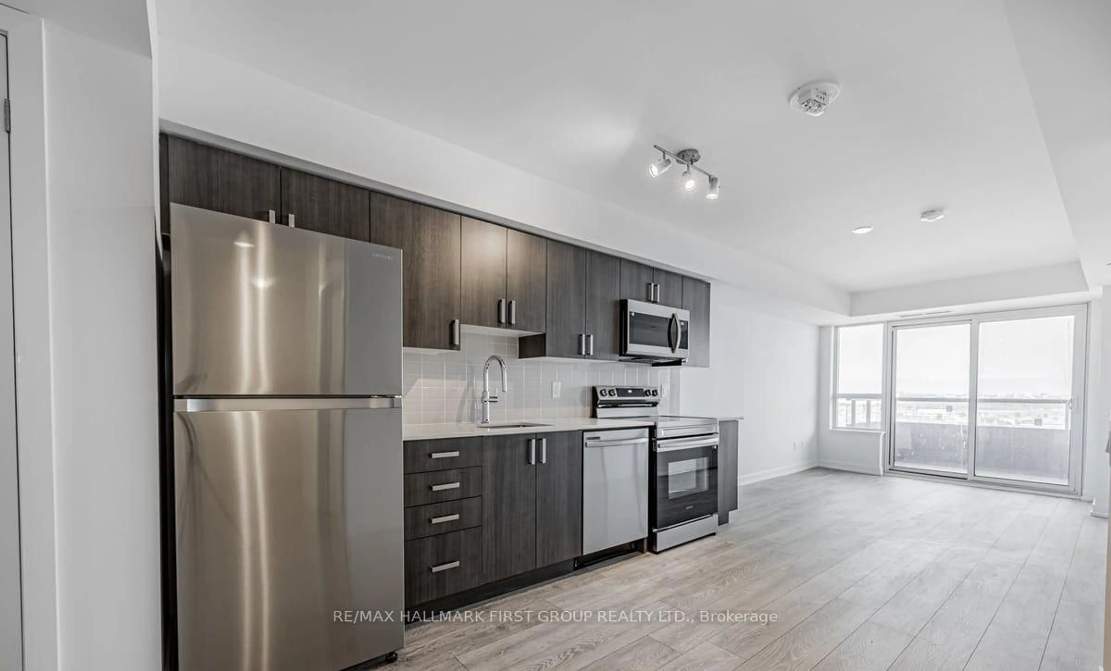 Standard kitchen, unknown for 1455 Celebration Dr #1812, Pickering Ontario L1W 0C3