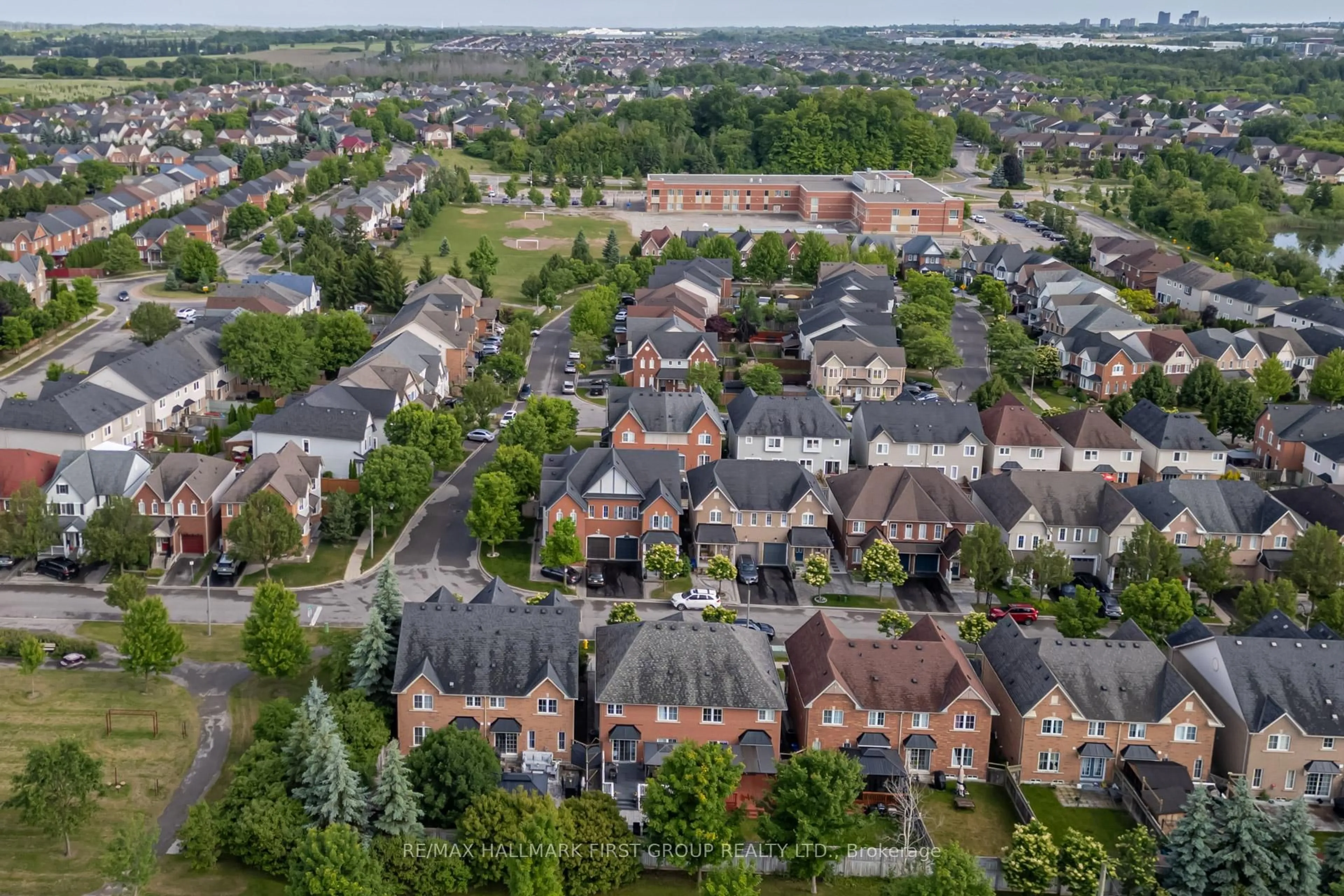 A pic from outside/outdoor area/front of a property/back of a property/a pic from drone, street for 46 Tansley Cres, Ajax Ontario L1Z 1Y6
