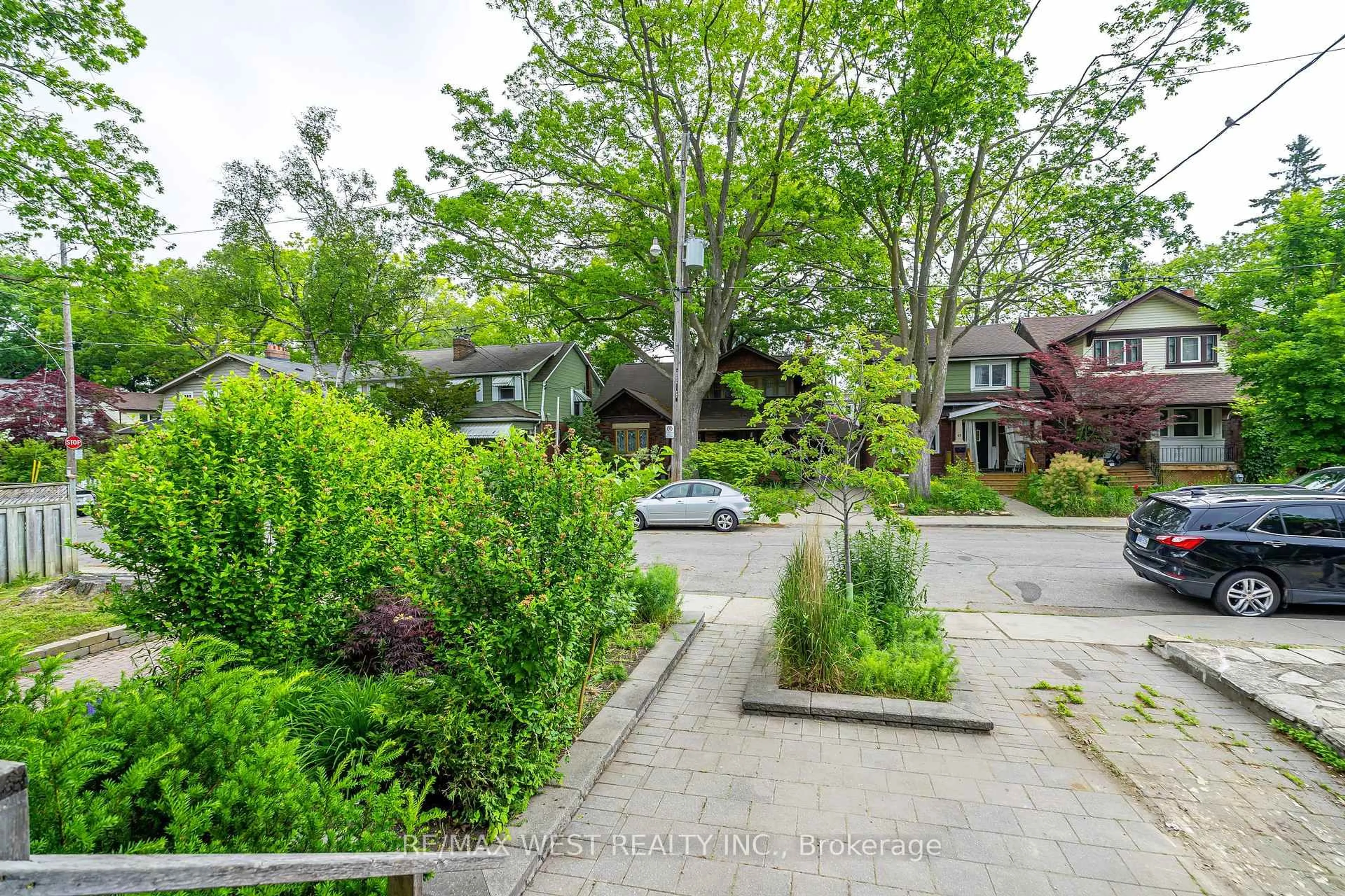 Patio, street for 38 Beck Ave, Toronto Ontario M4C 4L5
