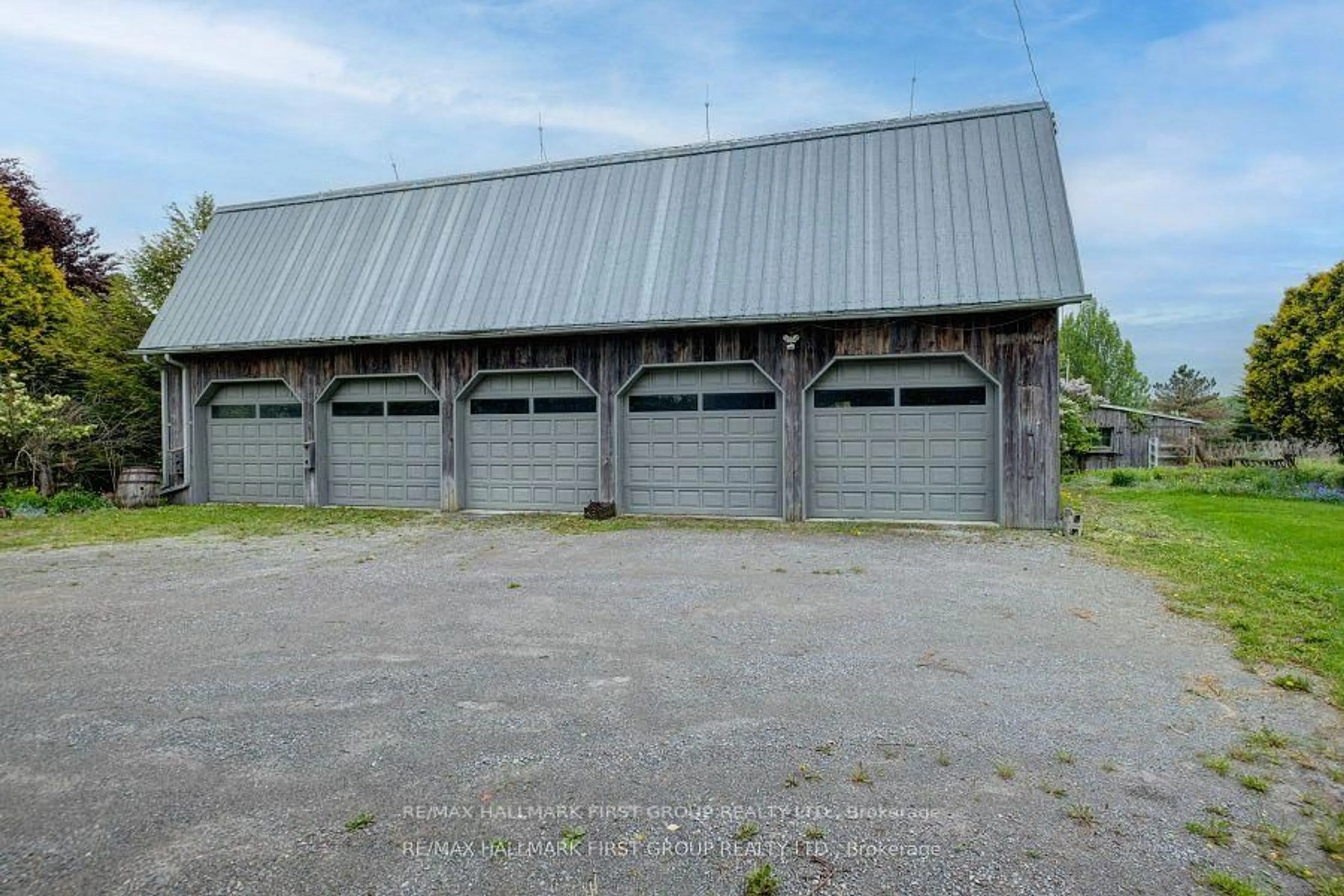 Indoor garage for 4870 Sideline 6 Rd, Pickering Ontario L1Y 0A6