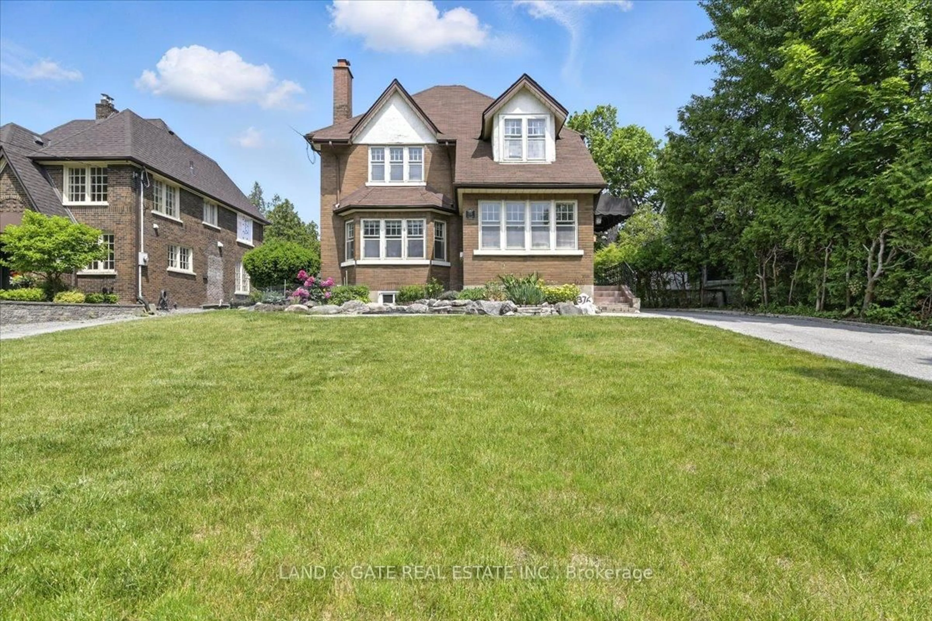 Home with brick exterior material, street for 376 King St, Oshawa Ontario L1H 1E2
