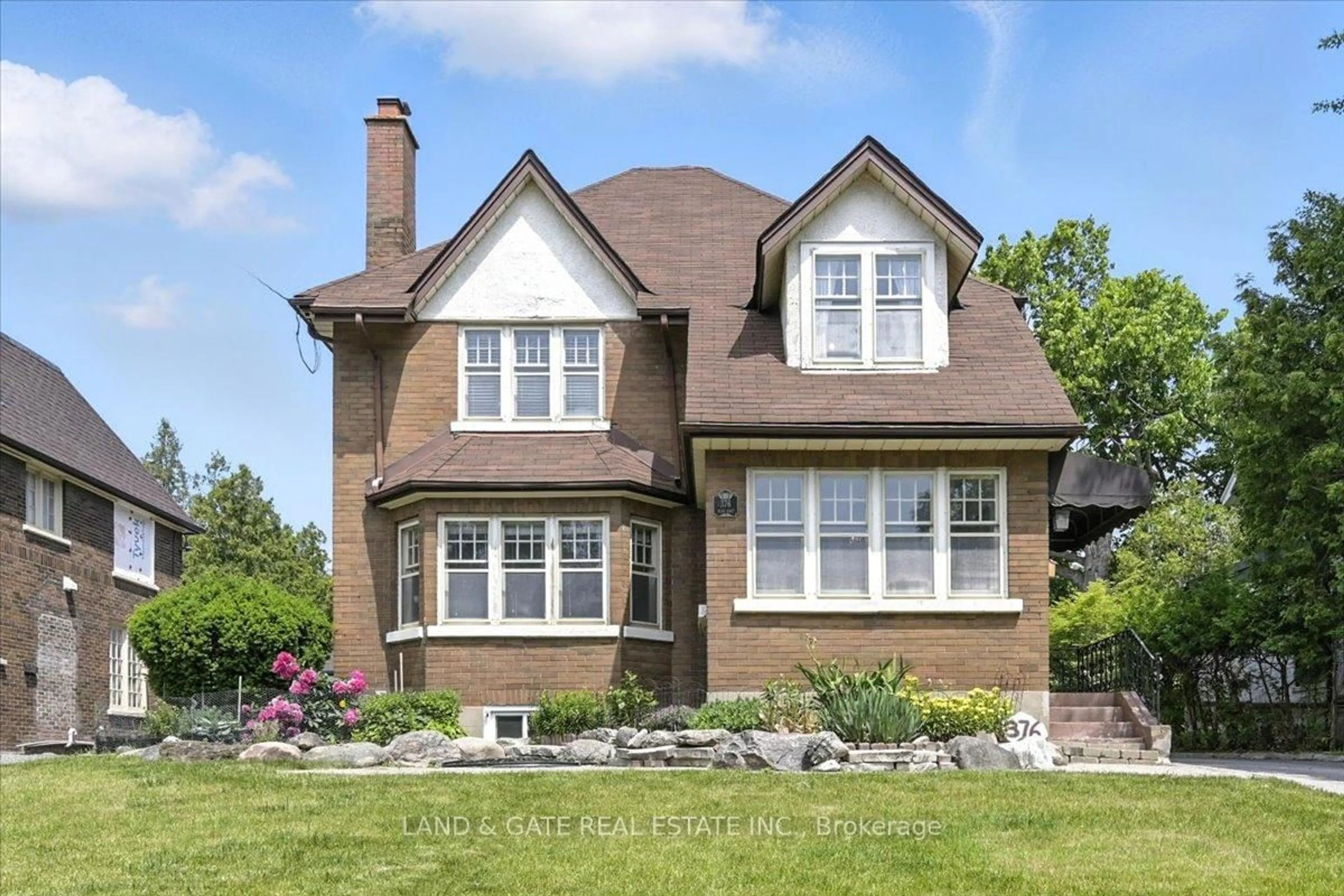 Home with brick exterior material, street for 376 King St, Oshawa Ontario L1H 1E2