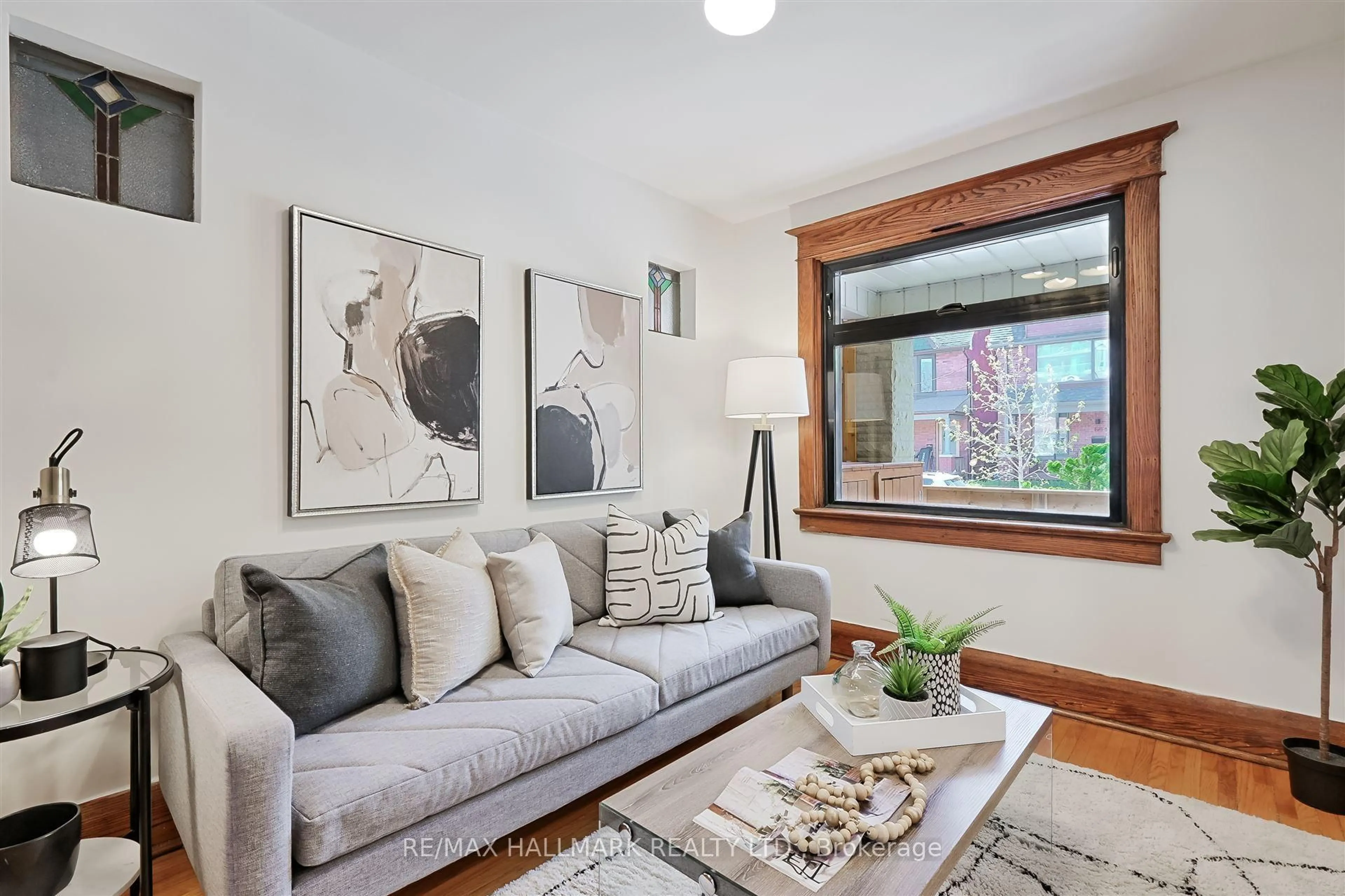 Living room with furniture, unknown for 127 Booth Ave, Toronto Ontario M4M 2M5