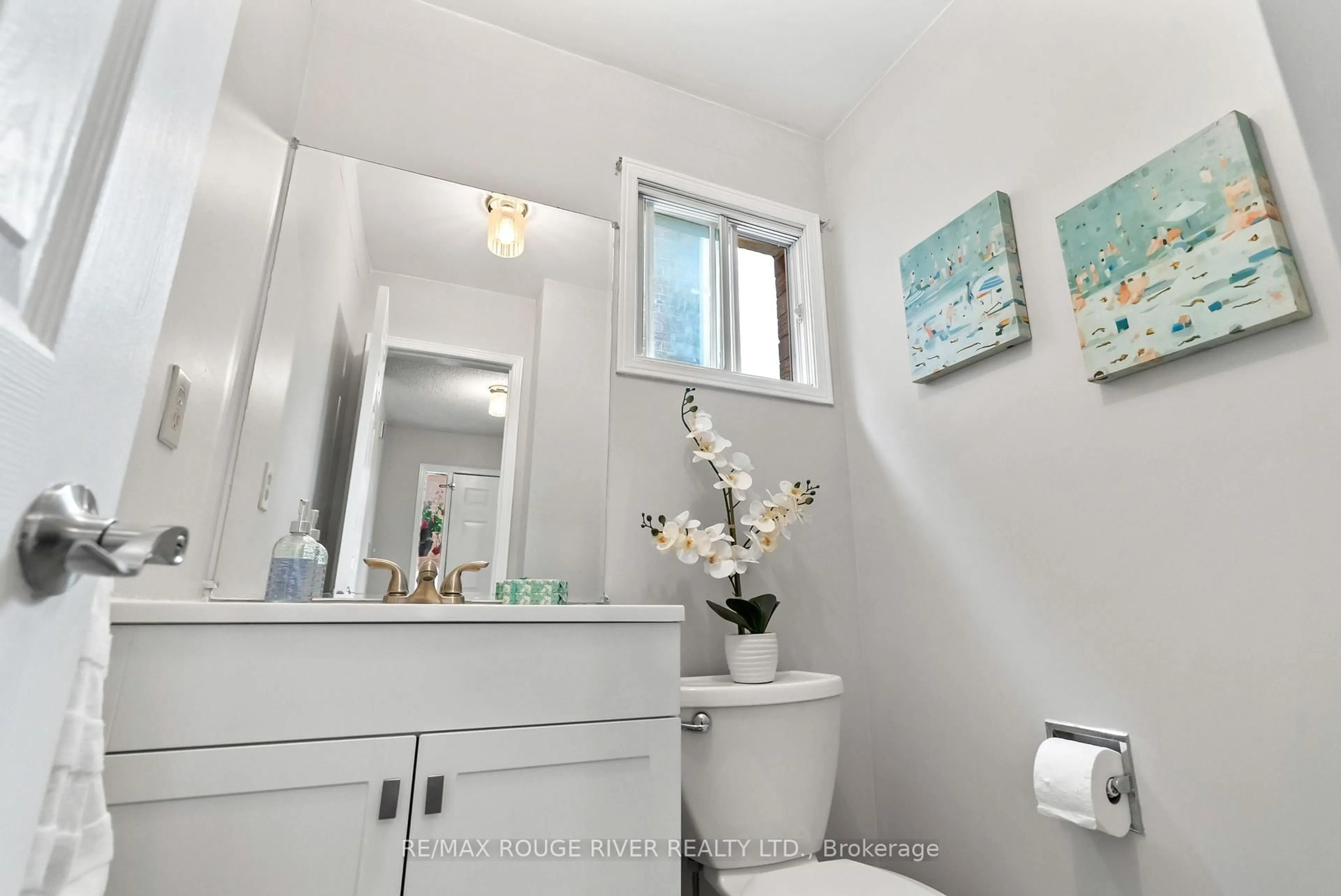 Standard bathroom, ceramic/tile floor for 31 Sharp Cres, Ajax Ontario L1T 3R1