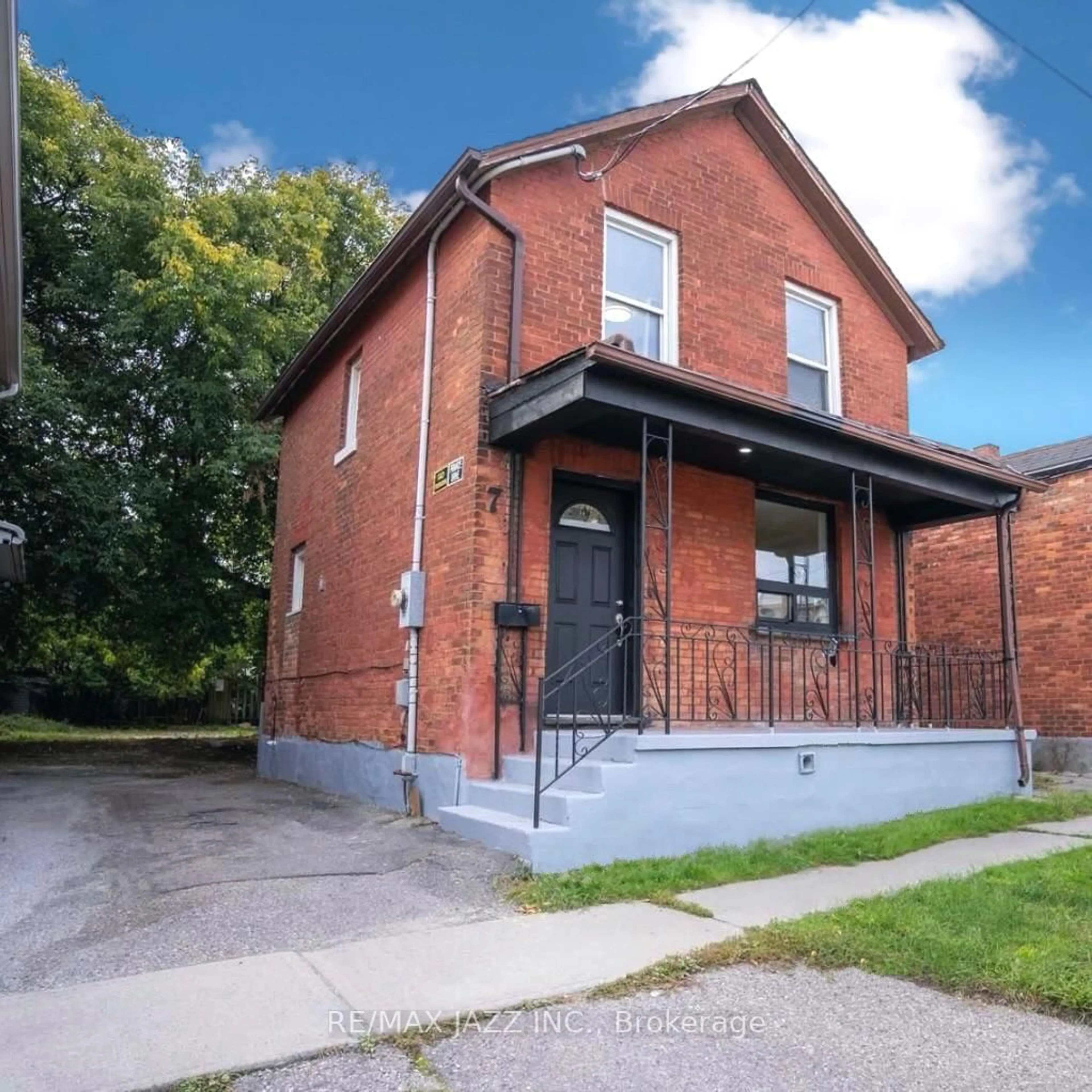 Home with brick exterior material, street for 7 Maple St, Oshawa Ontario L1H 2L6