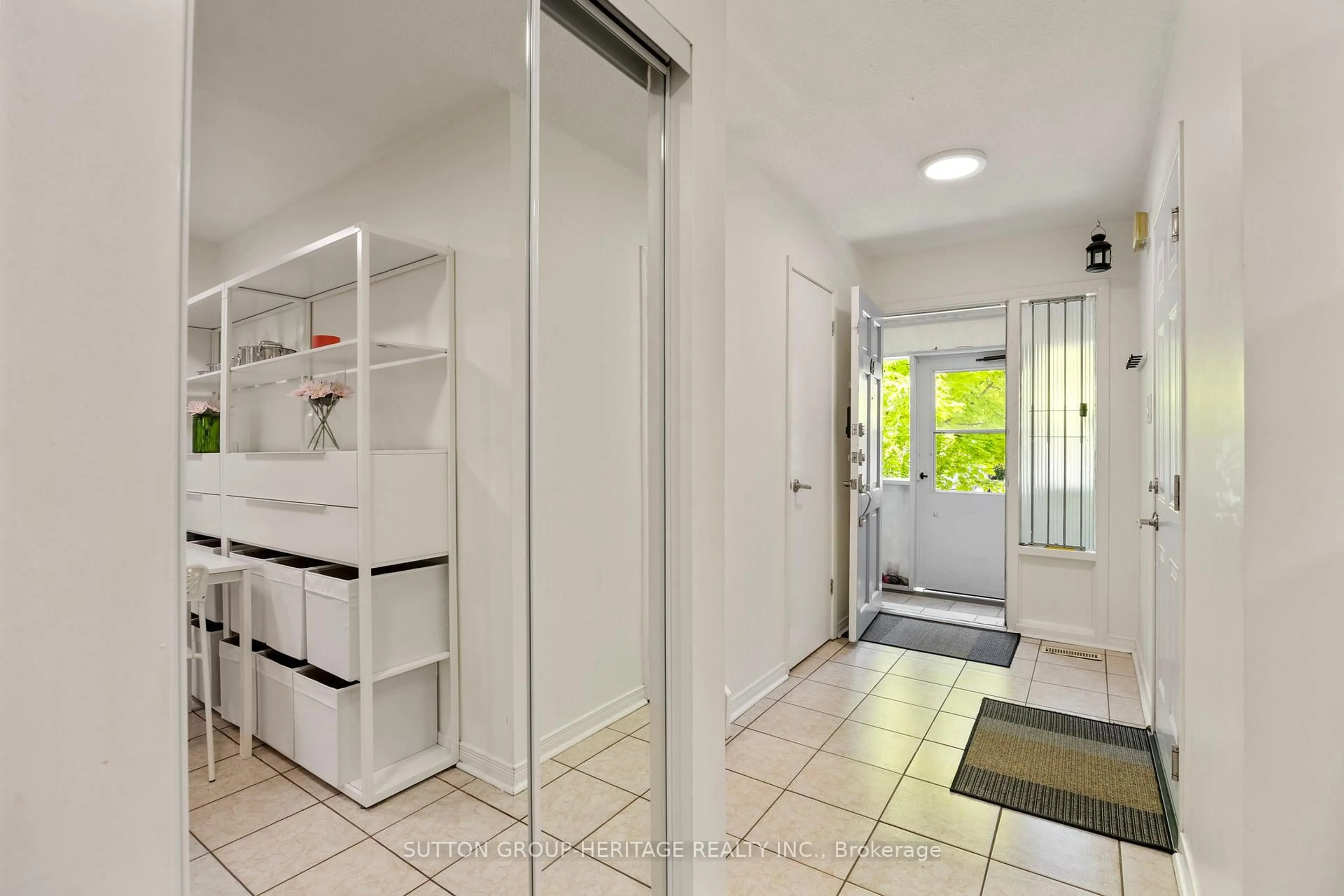 Indoor entryway for 40 Dundalk Dr #64, Toronto Ontario M1P 4S3