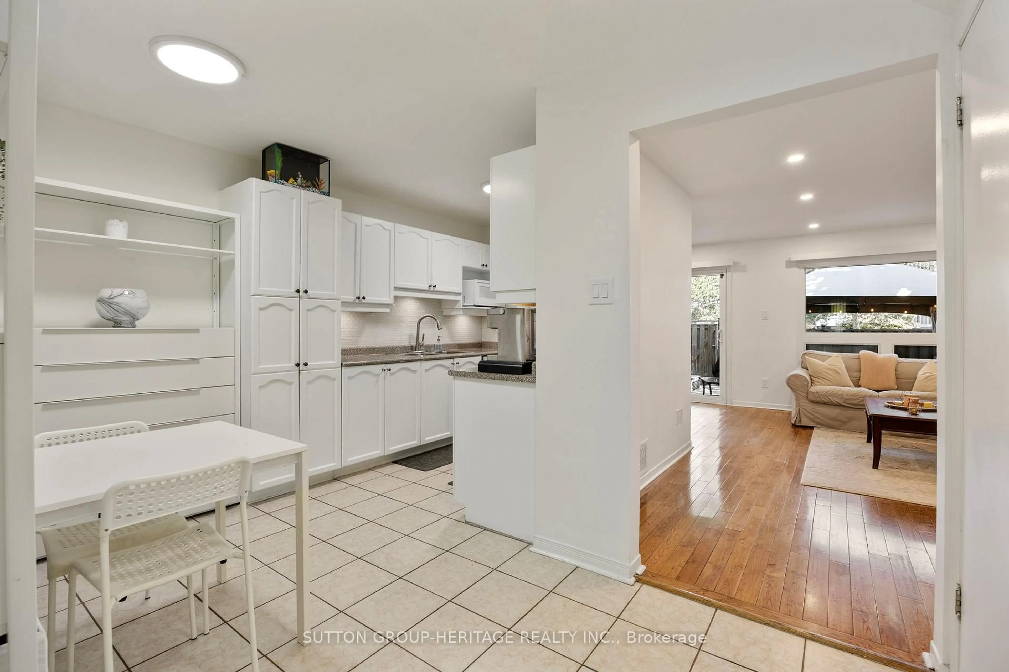 Open concept kitchen, ceramic/tile floor for 40 Dundalk Dr #64, Toronto Ontario M1P 4S3