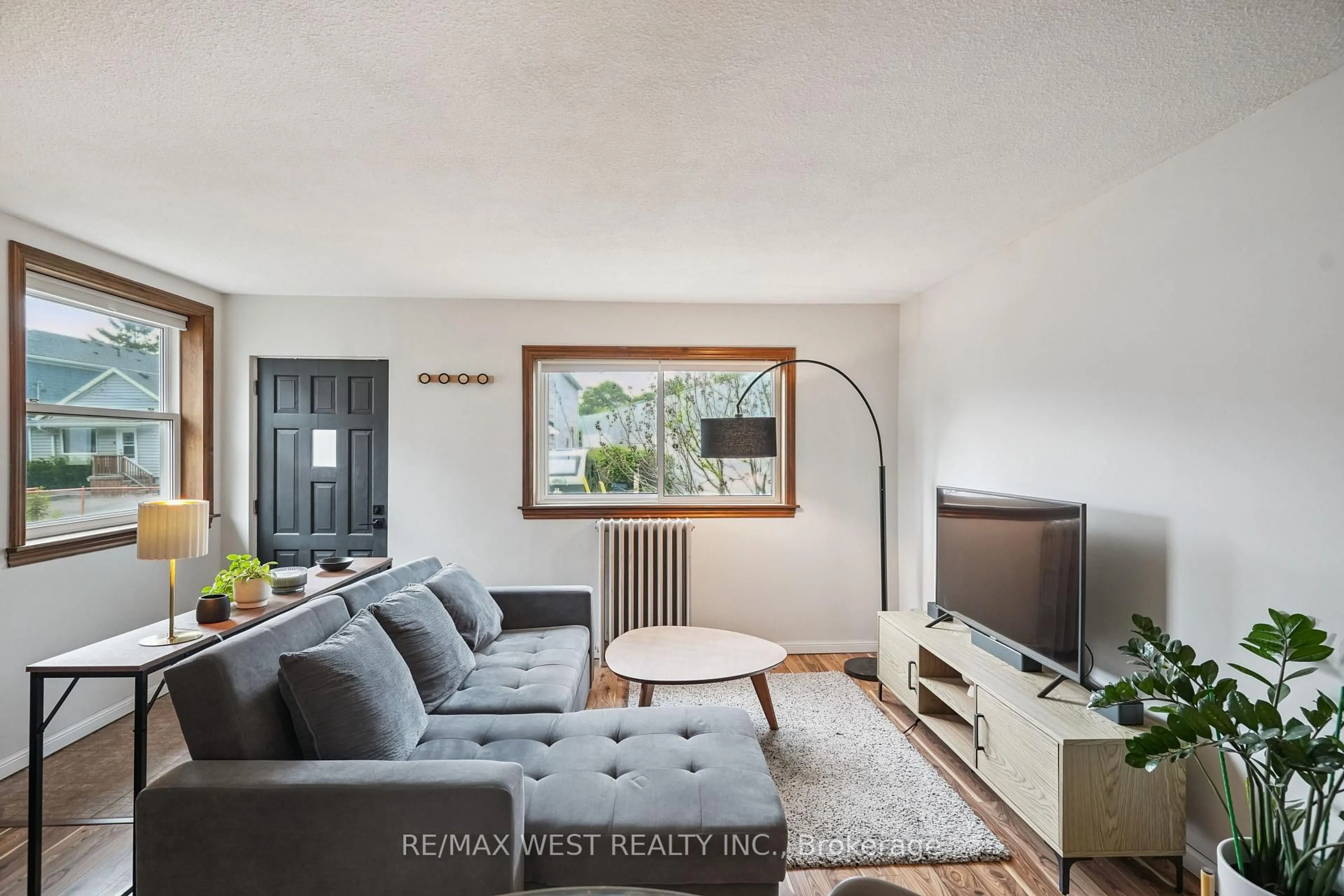 Living room with furniture, unknown for 2 Leyton Ave, Toronto Ontario M1L 3T4