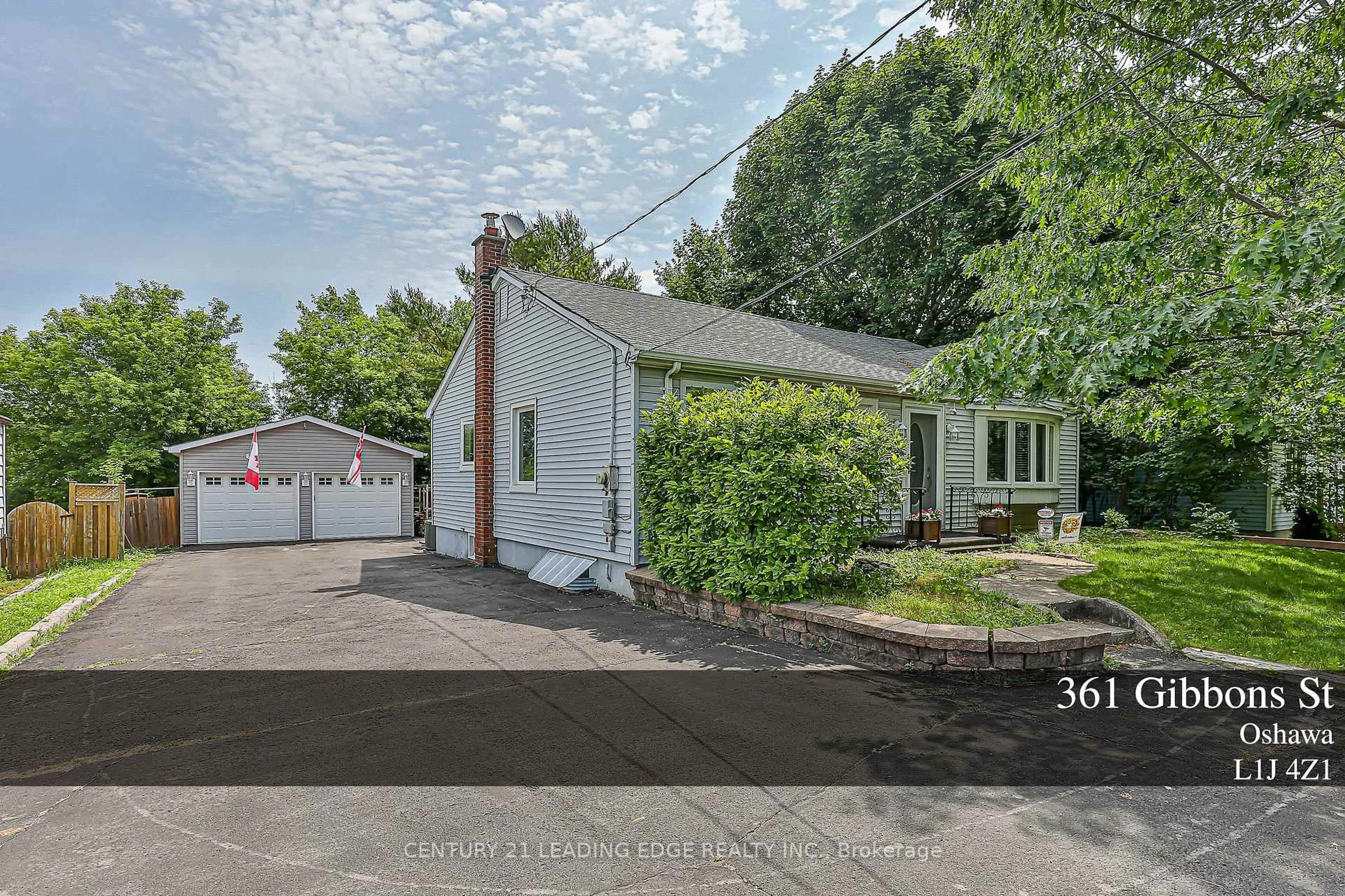 A pic from outside/outdoor area/front of a property/back of a property/a pic from drone, street for 361 Gibbons St, Oshawa Ontario L1J 4Z1