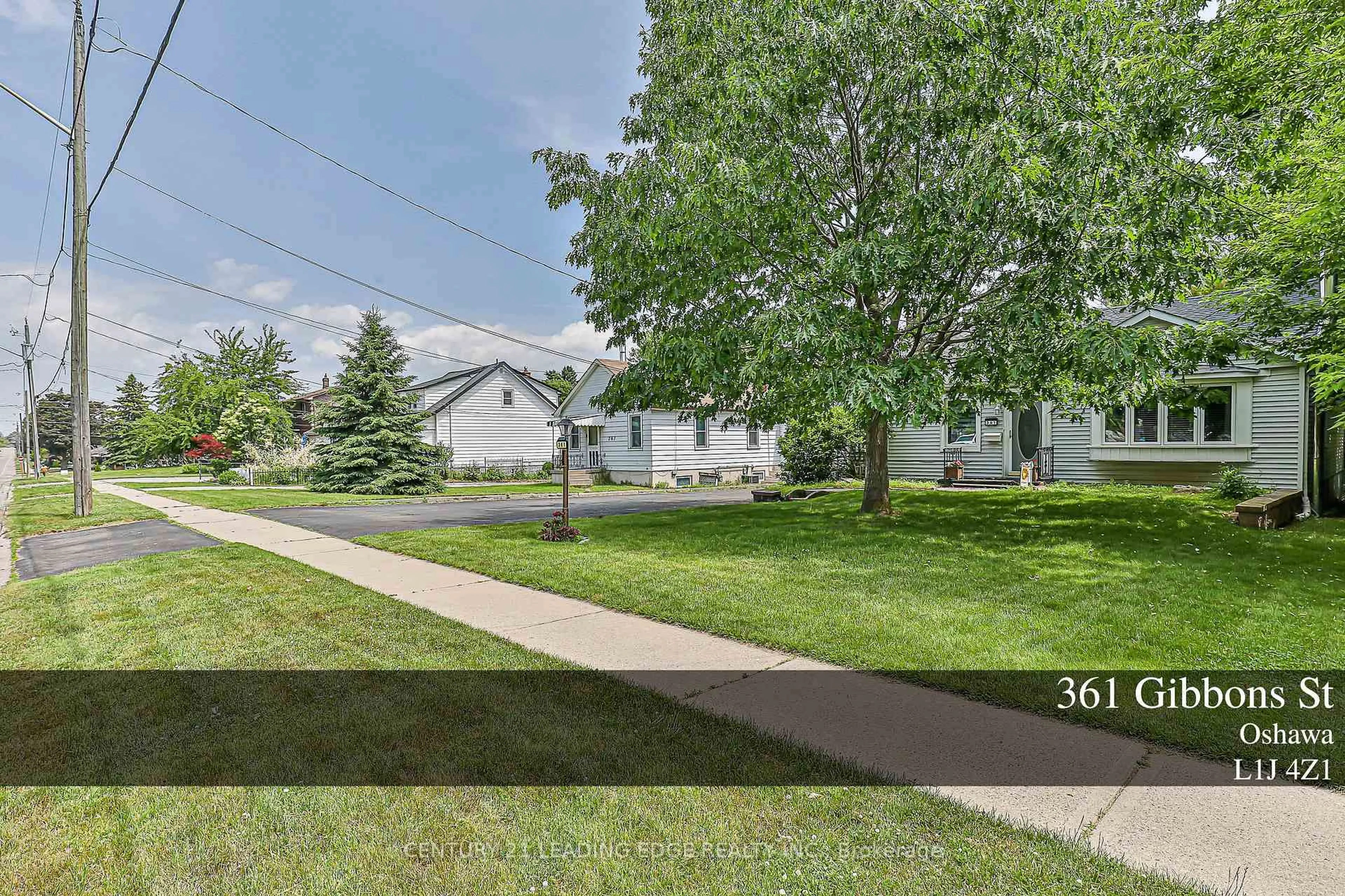 A pic from outside/outdoor area/front of a property/back of a property/a pic from drone, street for 361 Gibbons St, Oshawa Ontario L1J 4Z1