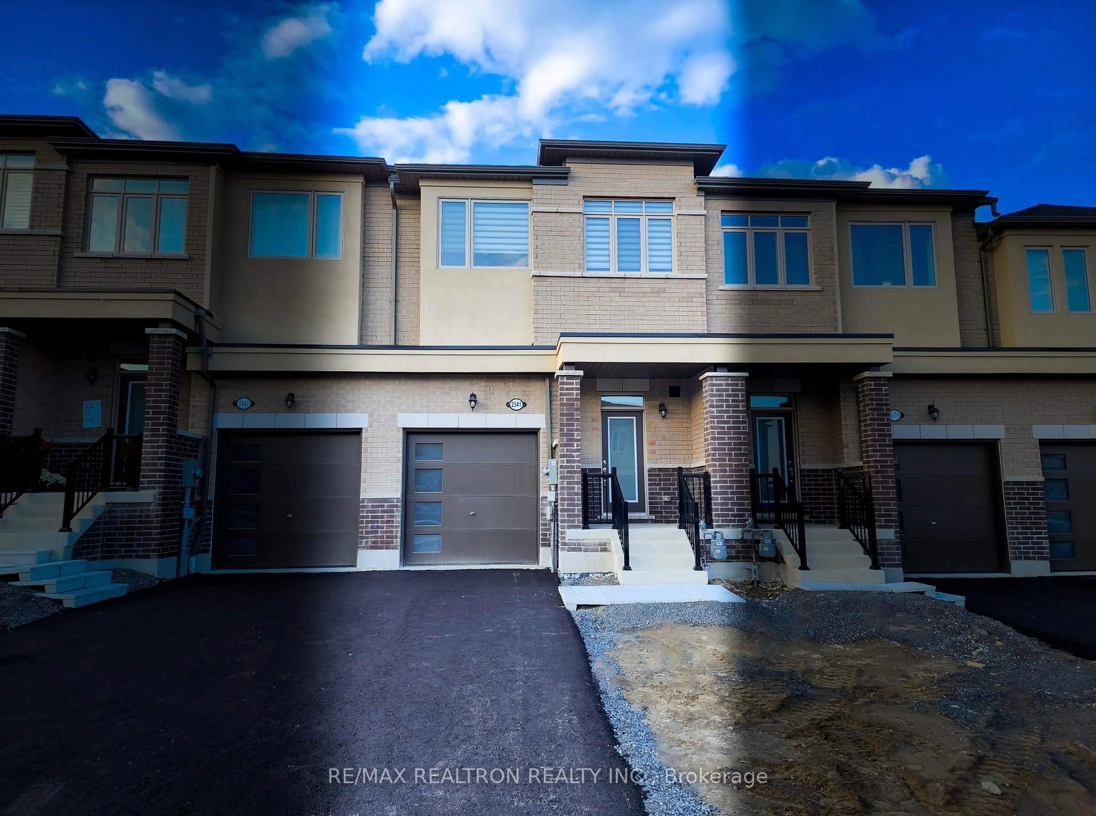 Unknown for 2541 Winter Words Dr, Oshawa Ontario L1H 7K4