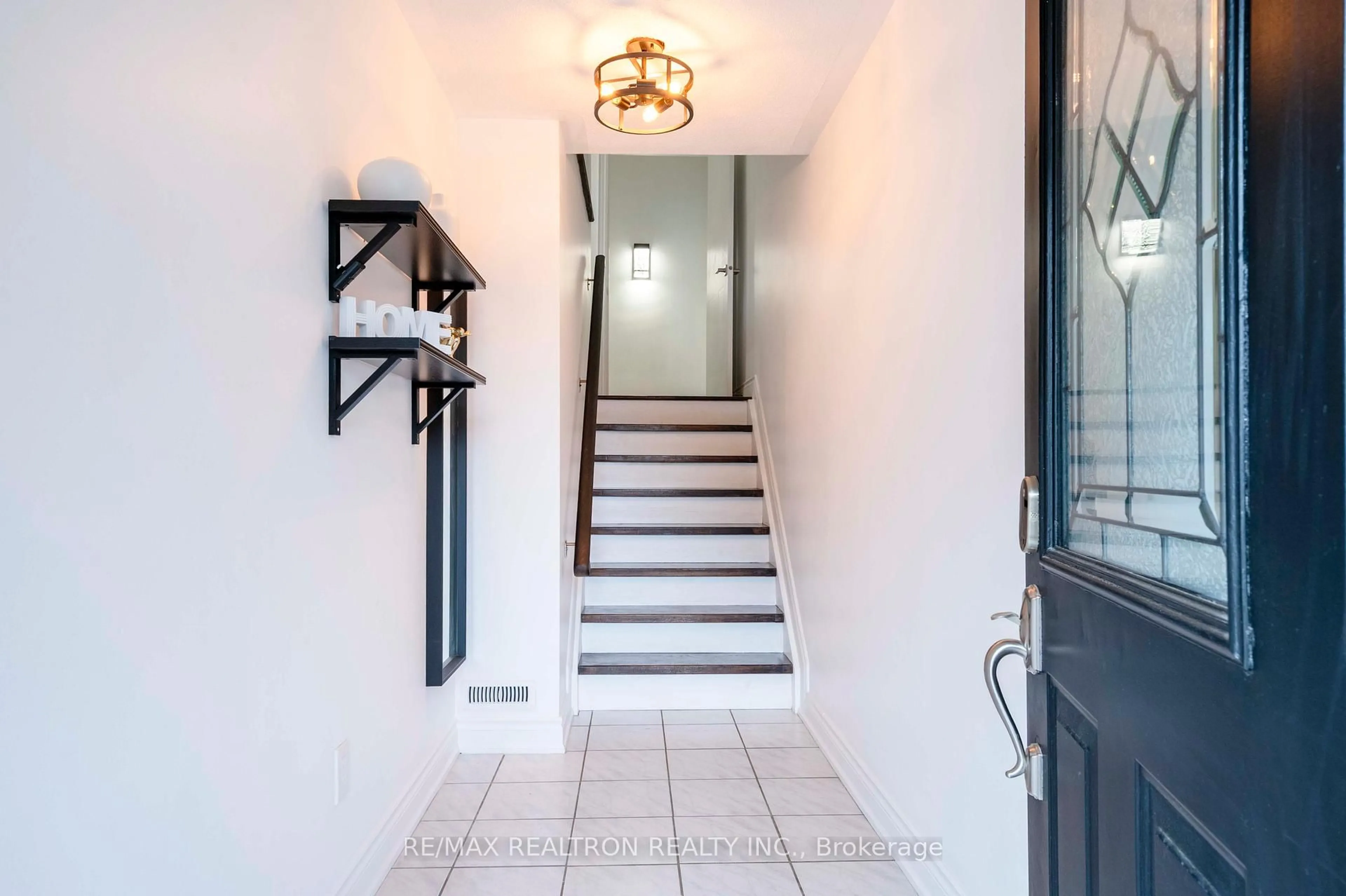 Indoor entryway for 25 Pennefather Lane, Ajax Ontario L1T 4H2
