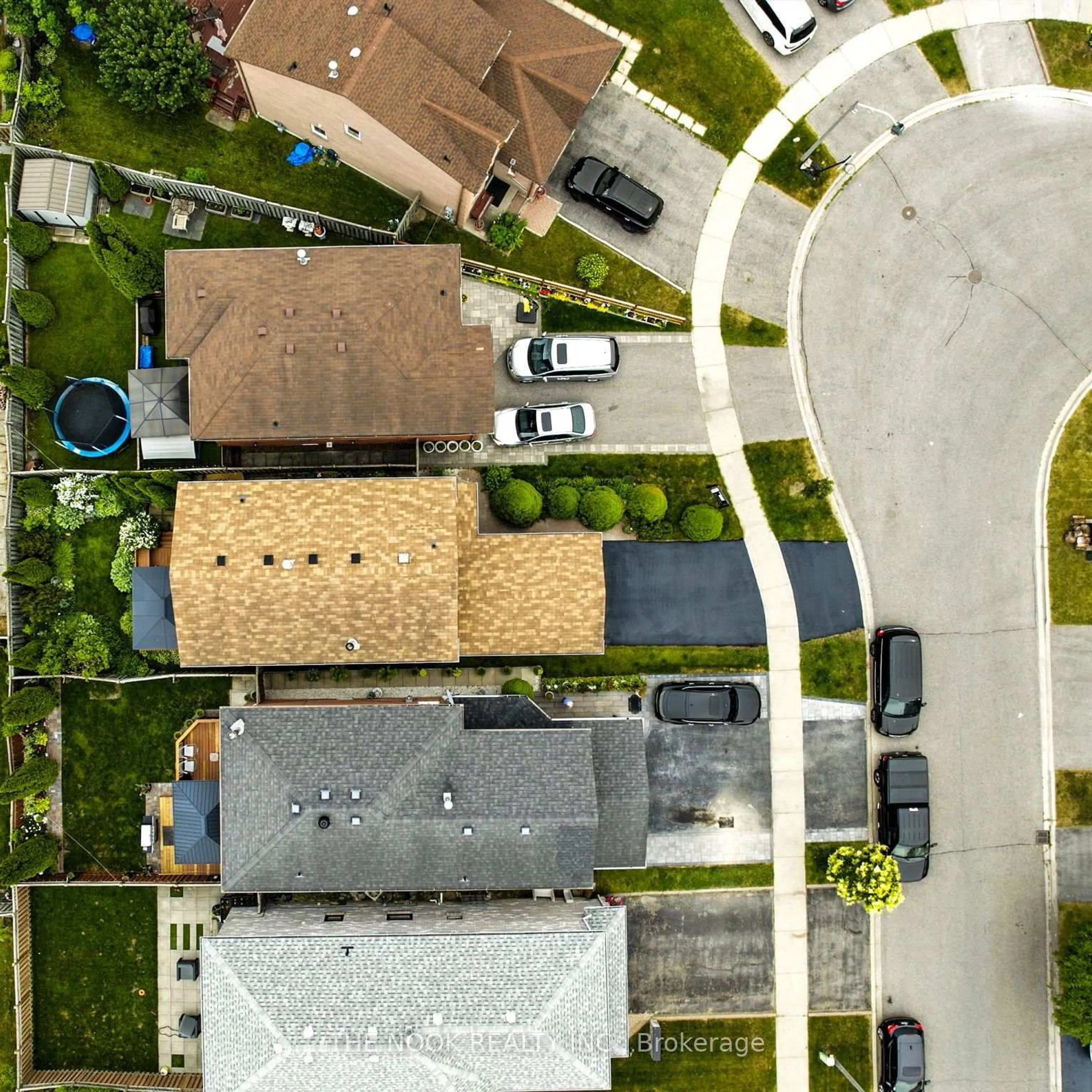 A pic from outside/outdoor area/front of a property/back of a property/a pic from drone, street for 23 Sharp Cres, Ajax Ontario L1T 3R1