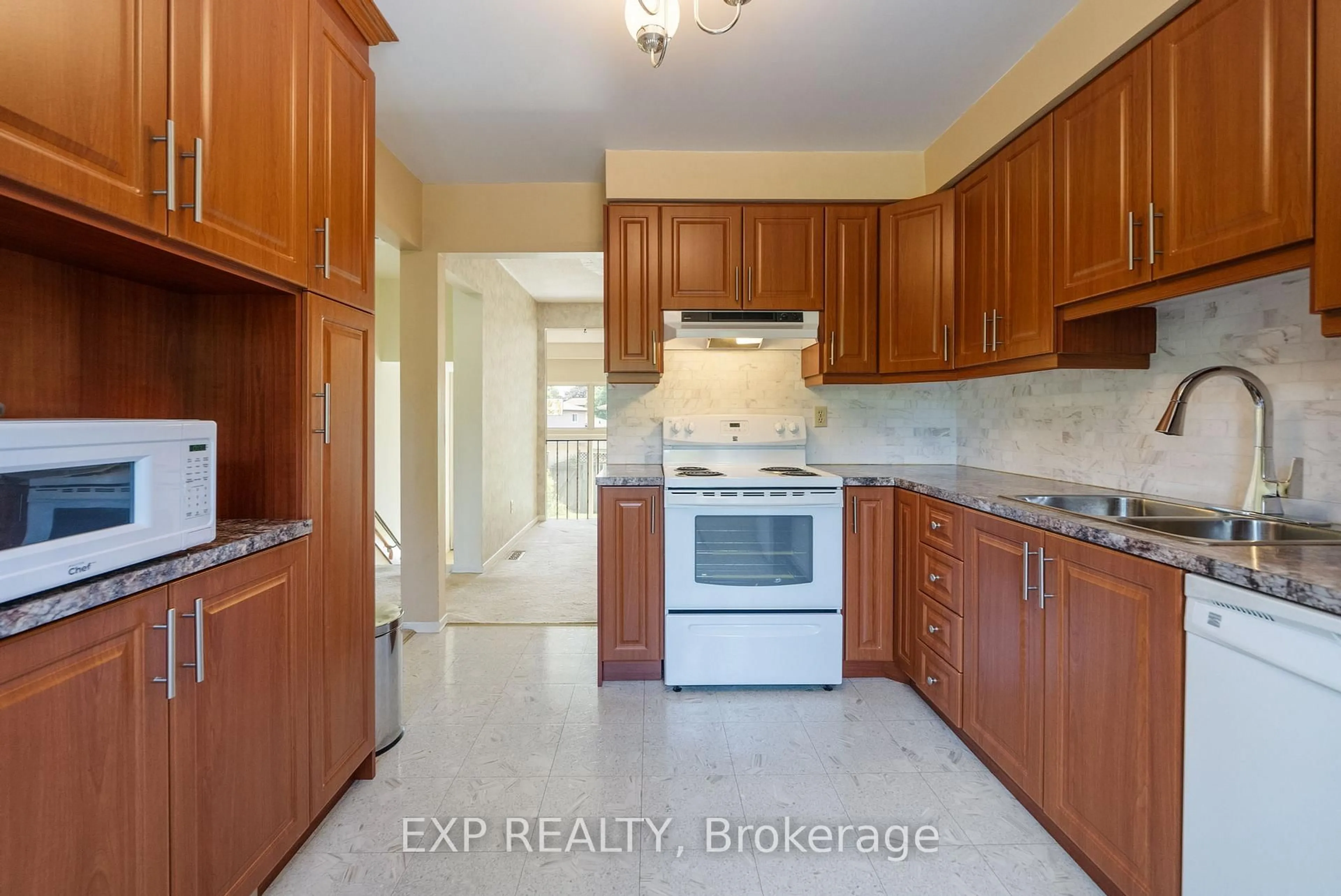 Standard kitchen, ceramic/tile floor for 225 Jeffery St #10, Whitby Ontario L1N 6E4