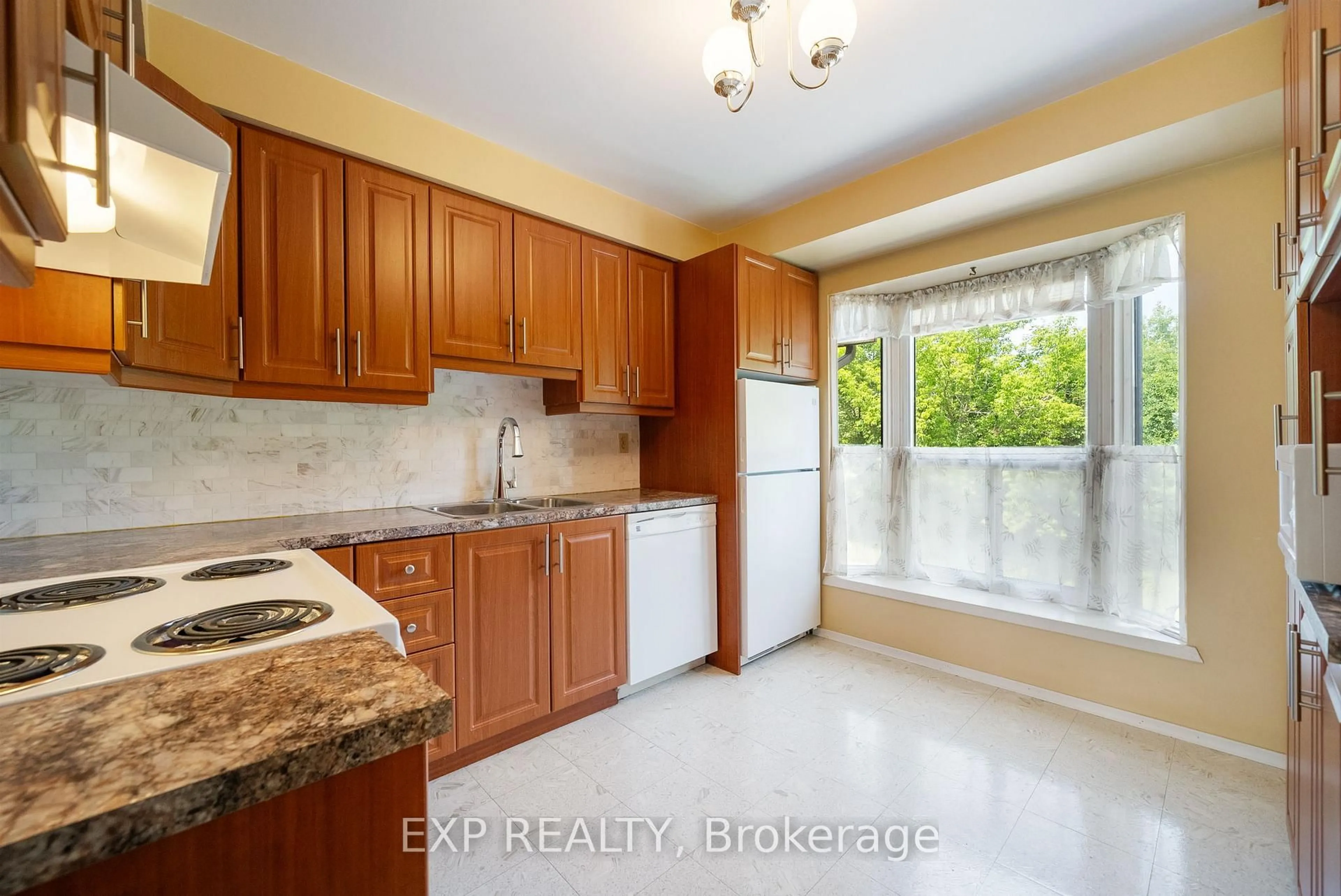 Standard kitchen, unknown for 225 Jeffery St #10, Whitby Ontario L1N 6E4