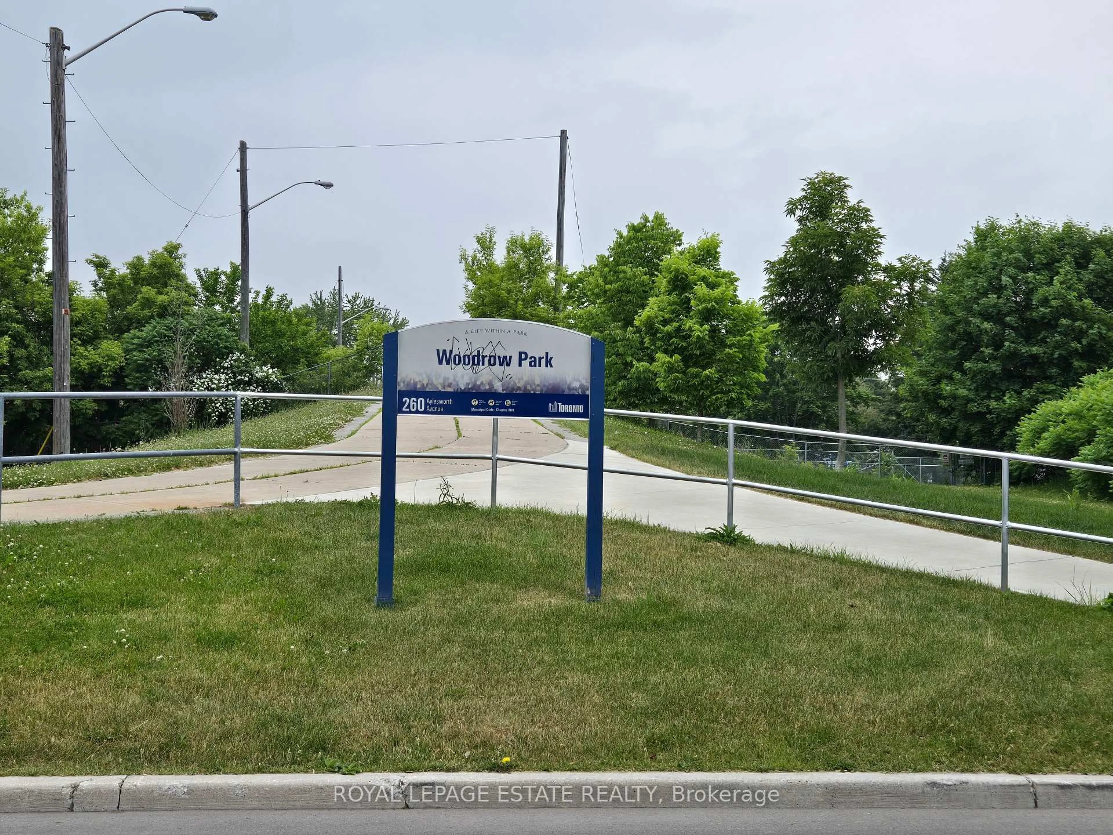 Blurry image for 224 Aylesworth Ave, Toronto Ontario M1N 2J6