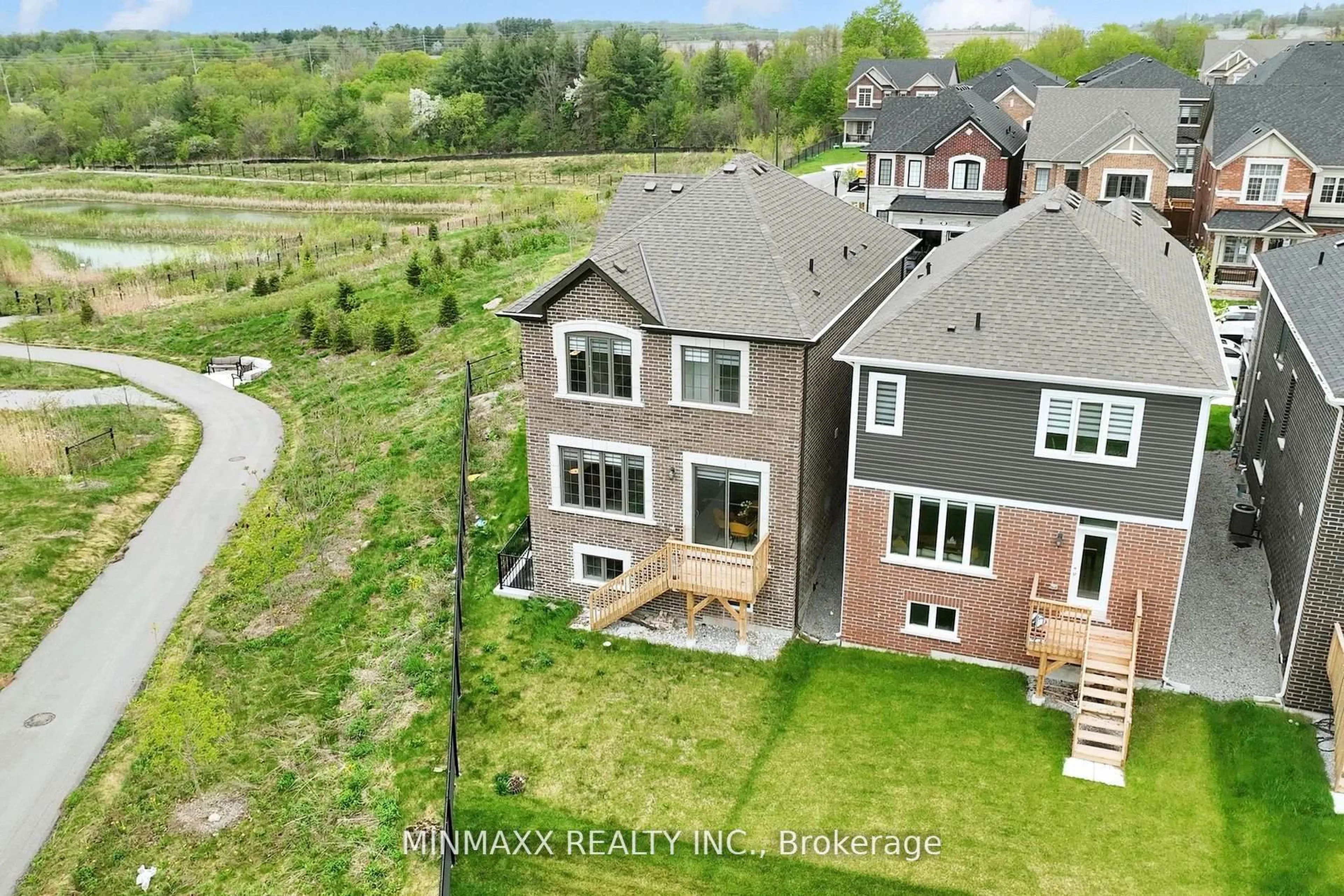 A pic from outside/outdoor area/front of a property/back of a property/a pic from drone, unknown for 3050 Hollyberry Tr, Pickering Ontario L1X 0N5