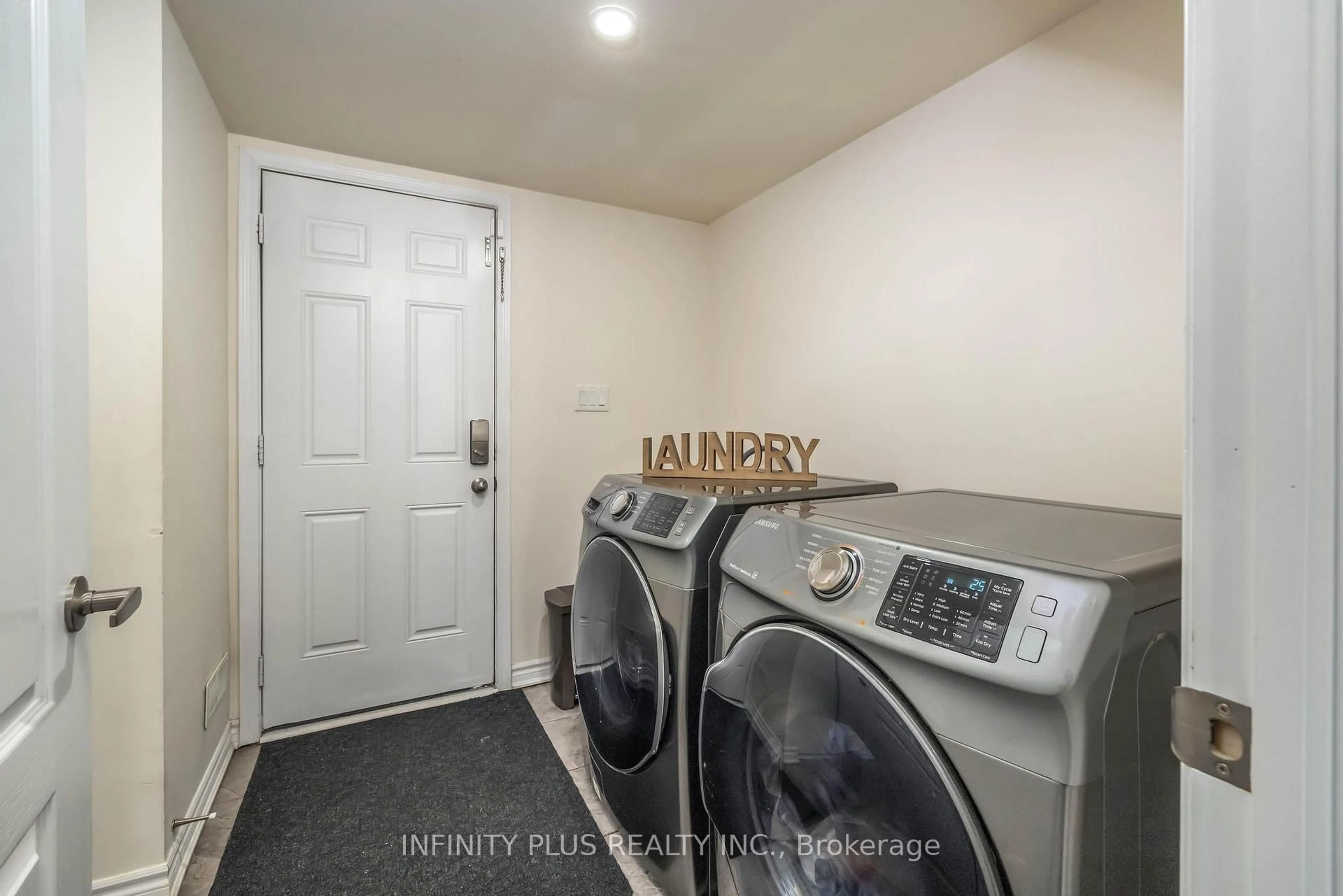 Laundry room for 2791 Sapphire Dr, Pickering Ontario L1X 0G1