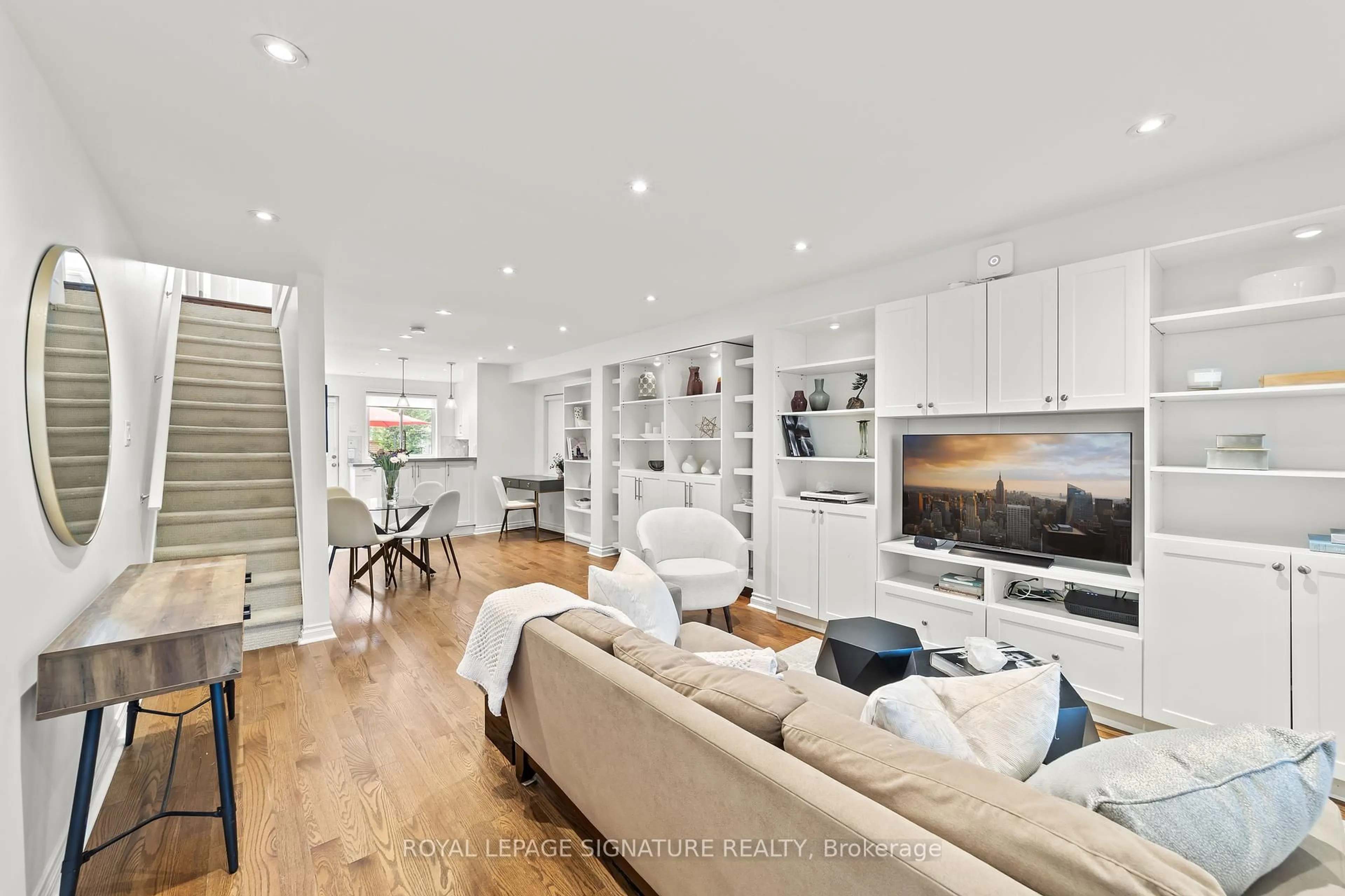 Unknown for 10 Alton Ave, Toronto Ontario M4L 2M2