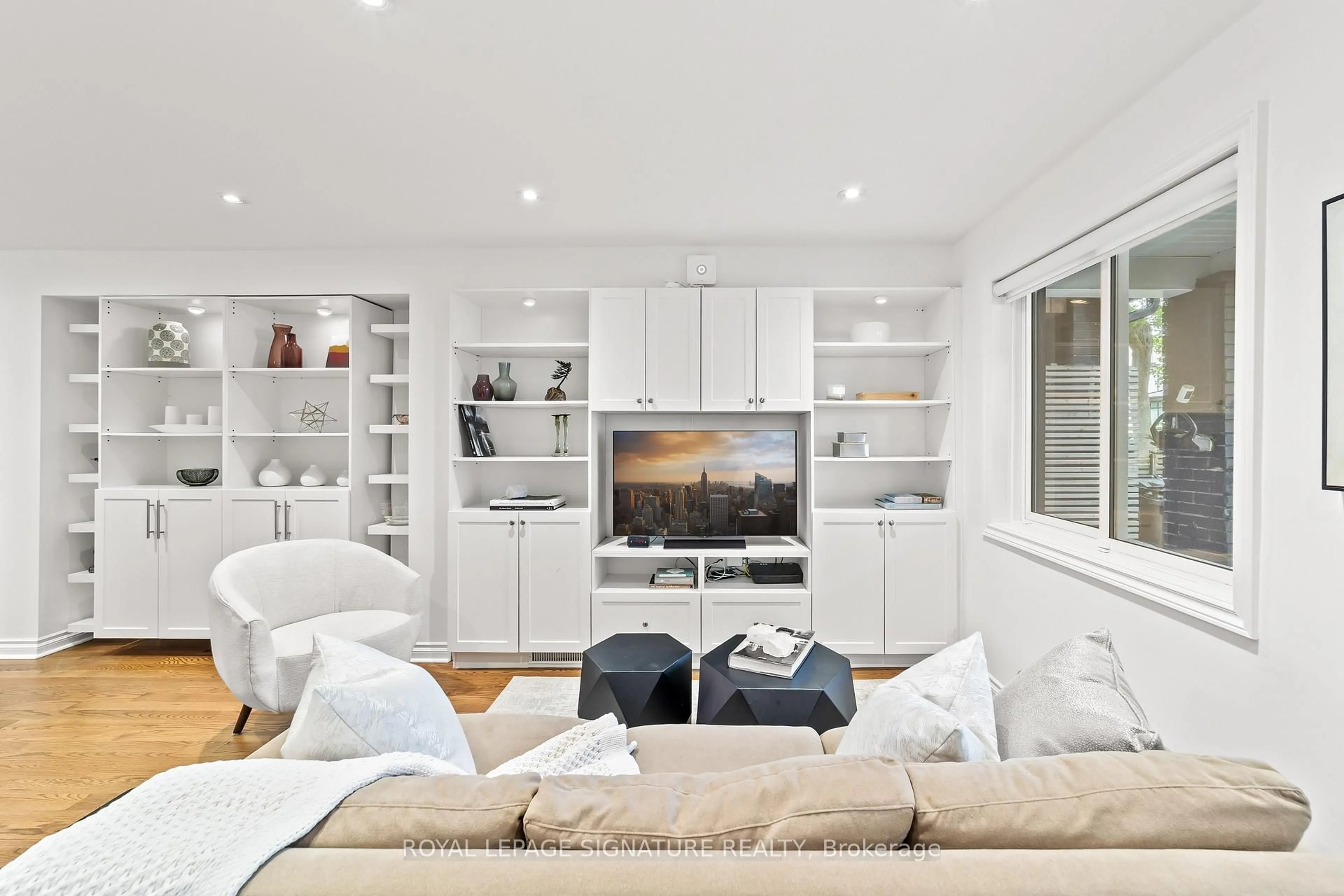 Living room with furniture, unknown for 10 Alton Ave, Toronto Ontario M4L 2M2