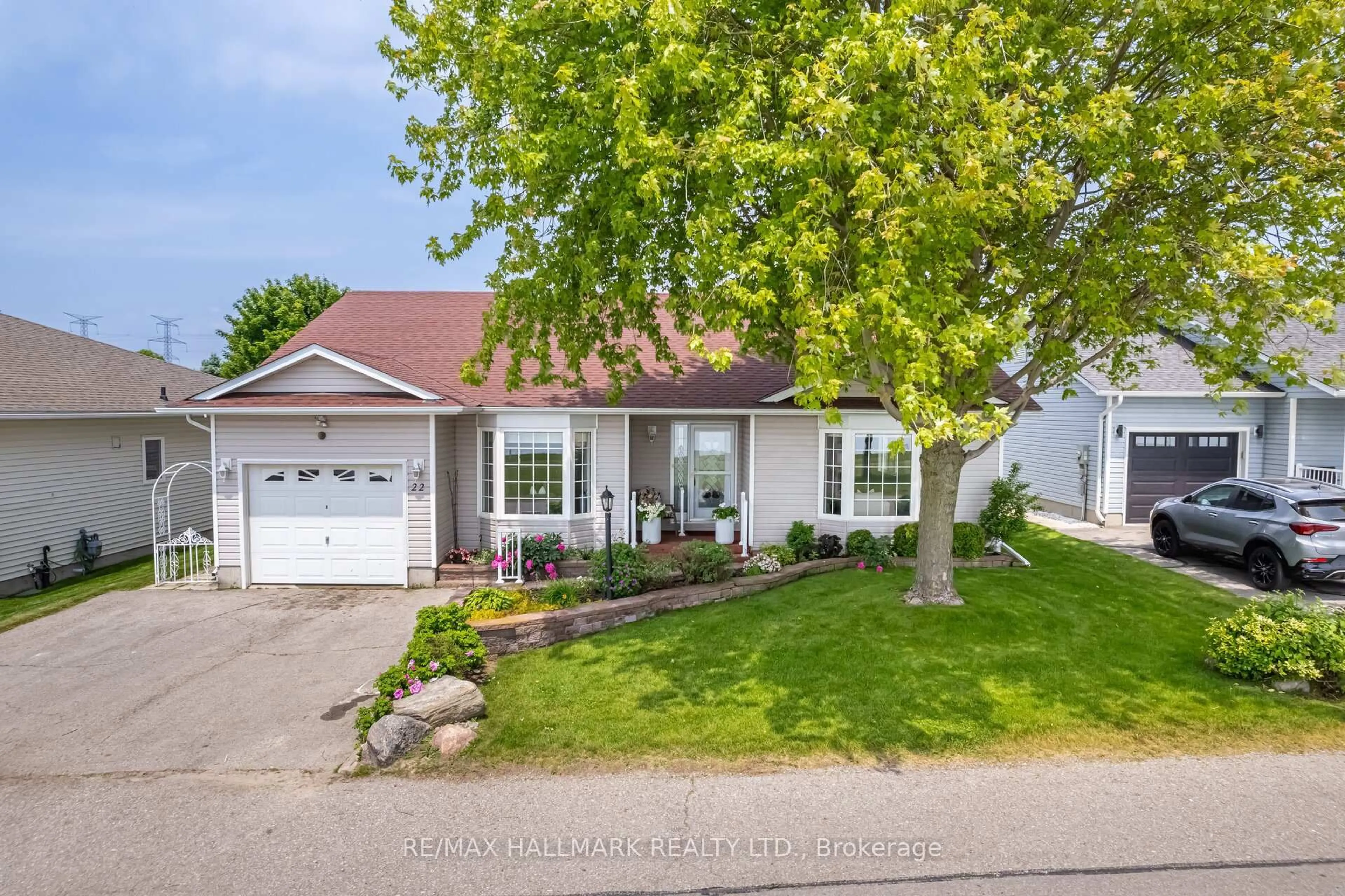 Home with vinyl exterior material, street for 22 Birch Tree Lane, Clarington Ontario L1B 1P2
