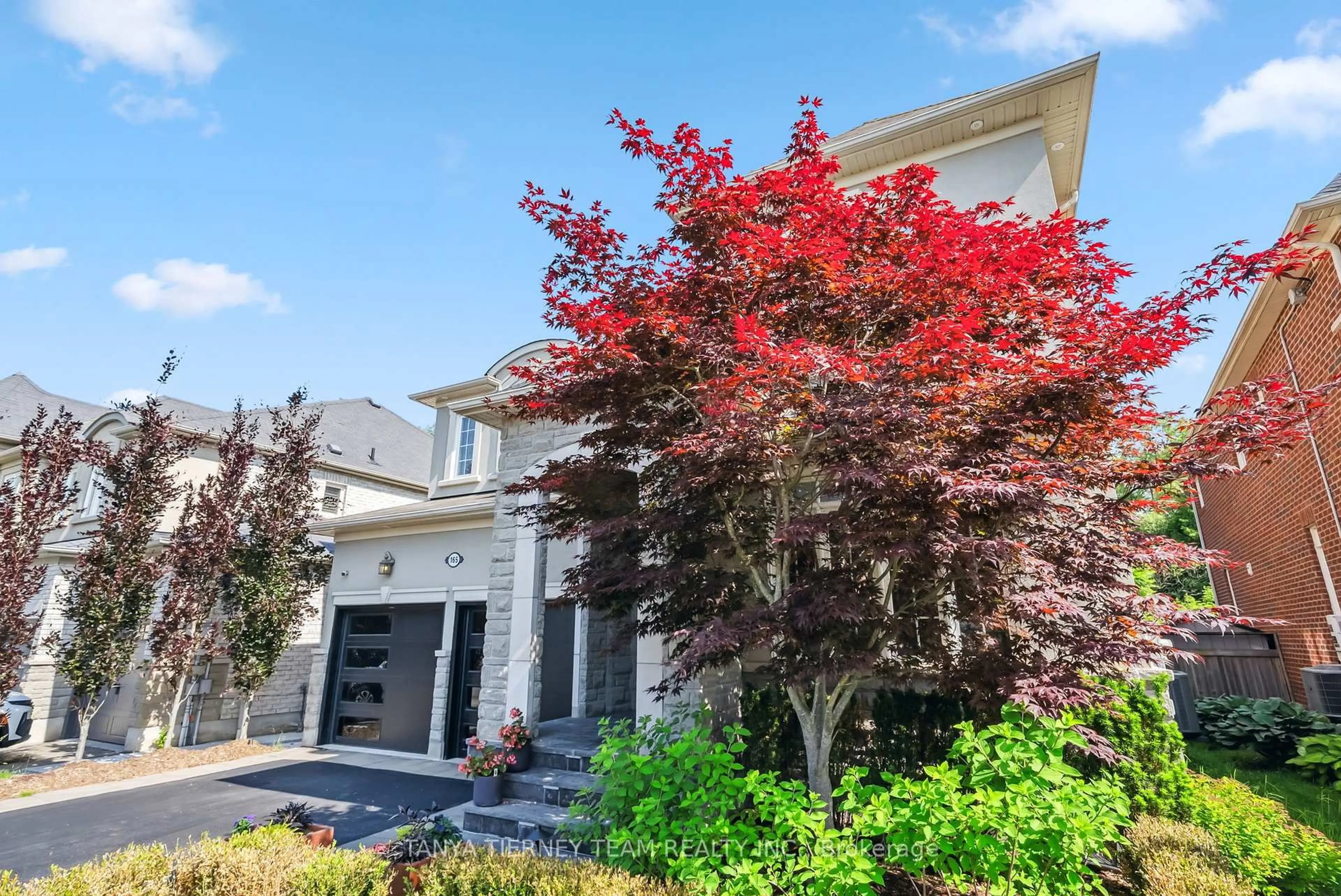 Home with vinyl exterior material, street for 165 Rivers Edge Pl, Whitby Ontario L1R 0G4