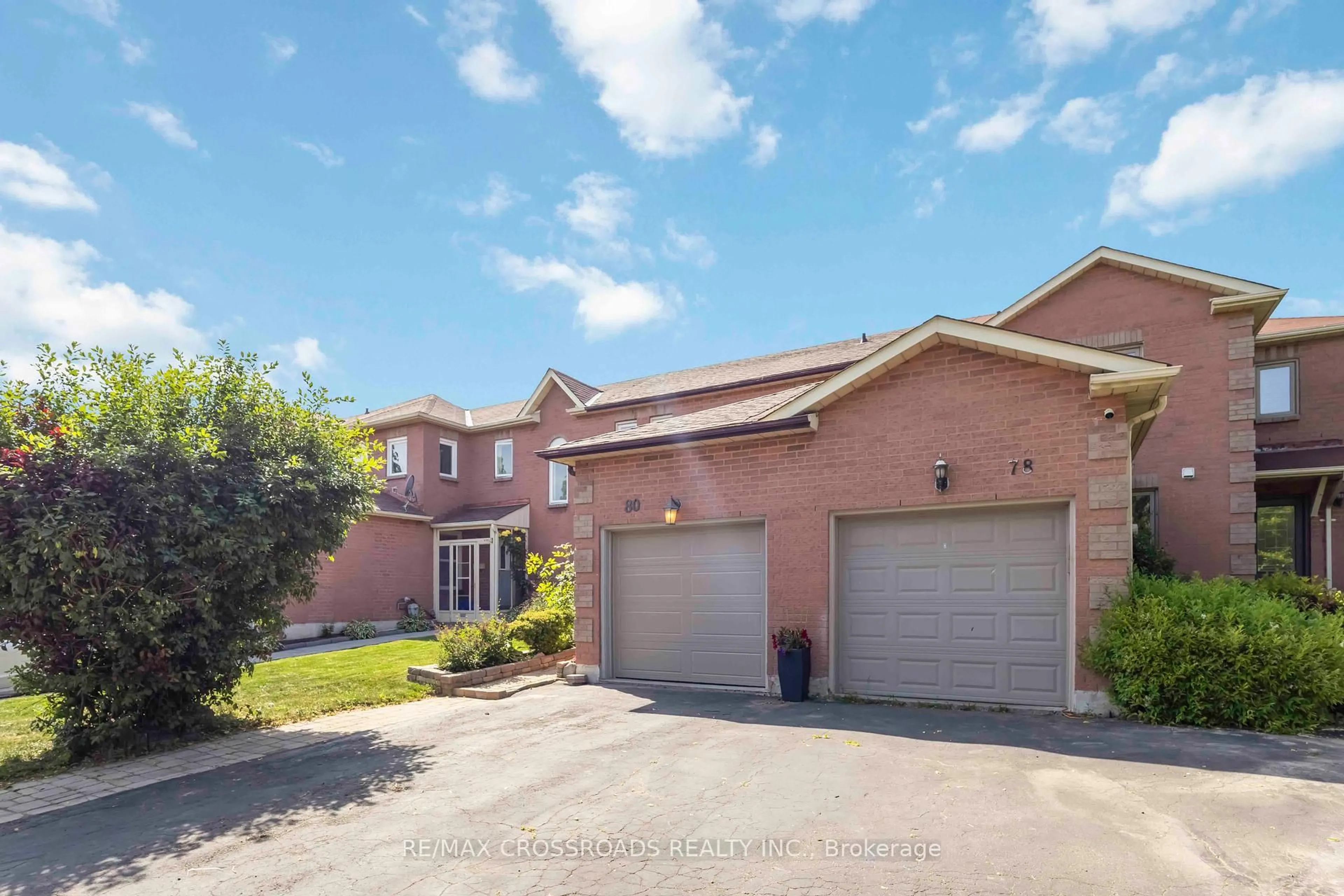 A pic from outside/outdoor area/front of a property/back of a property/a pic from drone, street for 80 Wright Cres, Ajax Ontario L1S 6X1