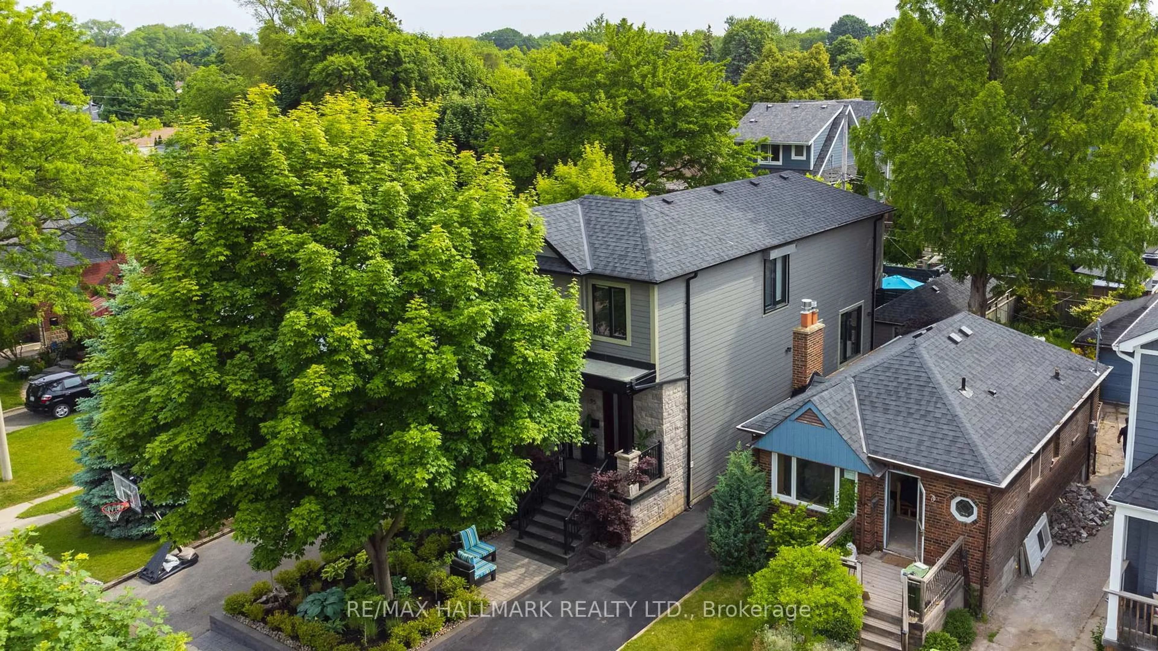A pic from outside/outdoor area/front of a property/back of a property/a pic from drone, unknown for 95 Dunington Dr, Toronto Ontario M1N 3E4