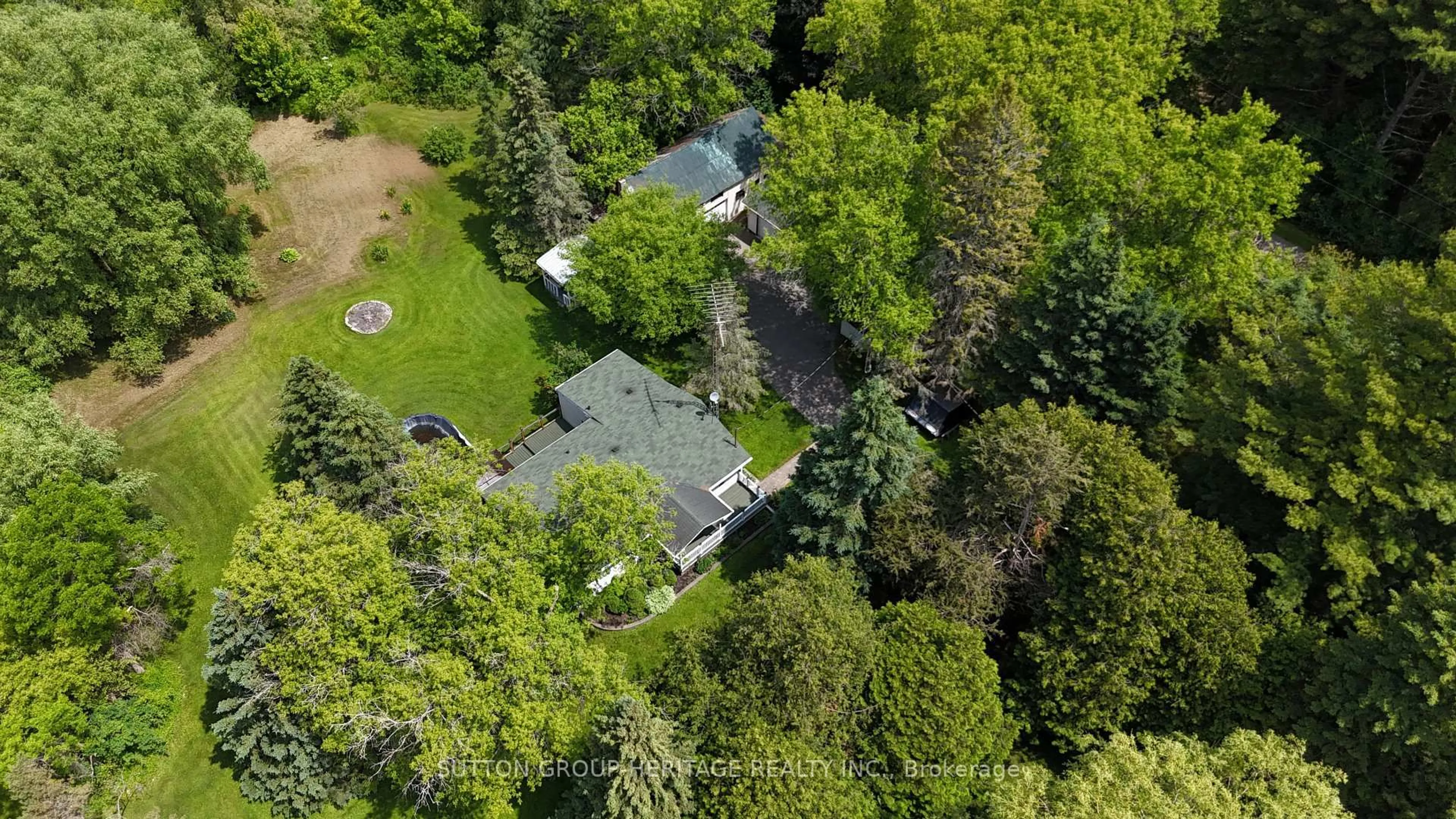 A pic from outside/outdoor area/front of a property/back of a property/a pic from drone, unknown for 3652 Concession 4 Rd, Clarington Ontario L0B 1M0