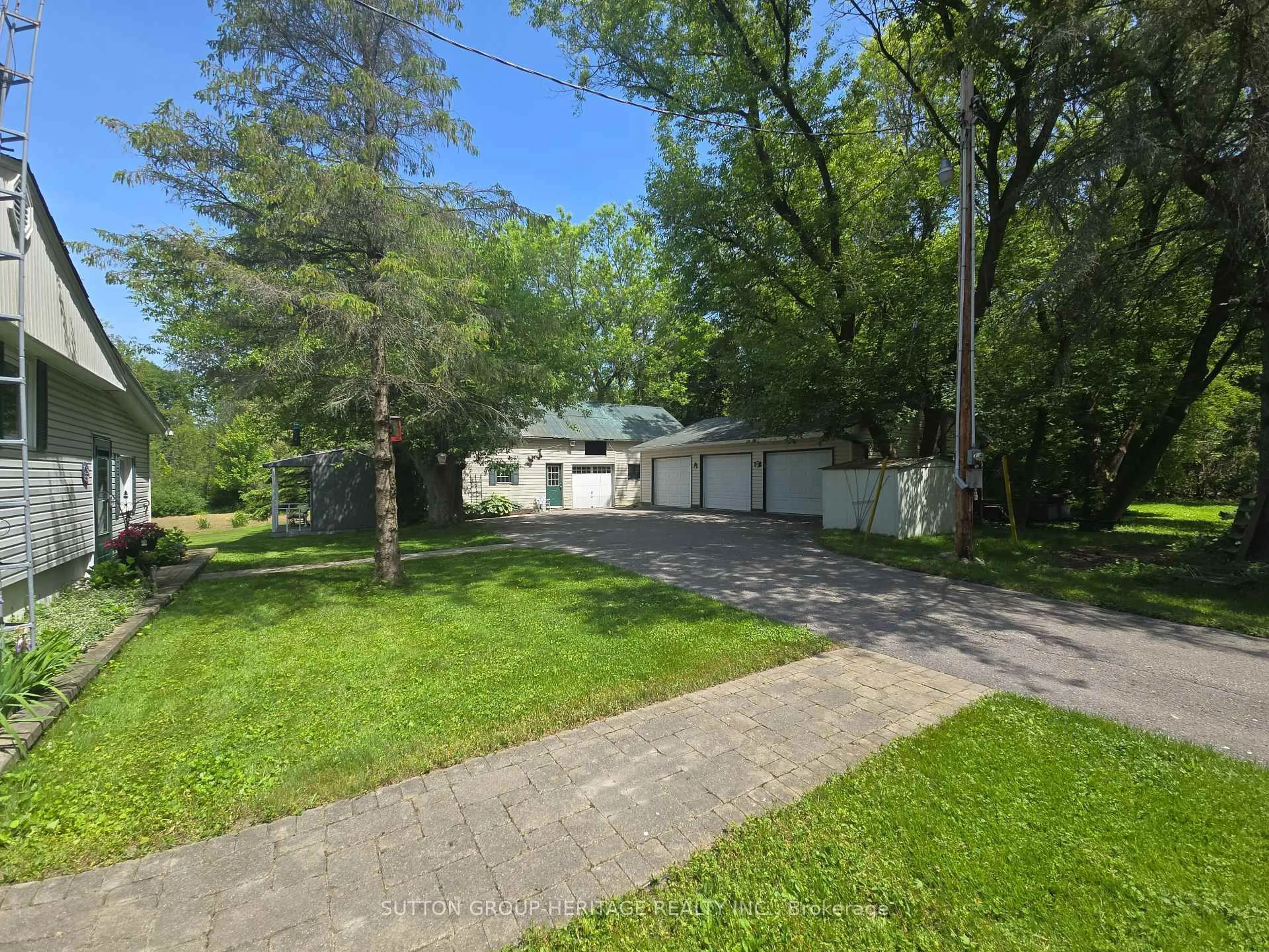 A pic from outside/outdoor area/front of a property/back of a property/a pic from drone, street for 3652 Concession 4 Rd, Clarington Ontario L0B 1M0