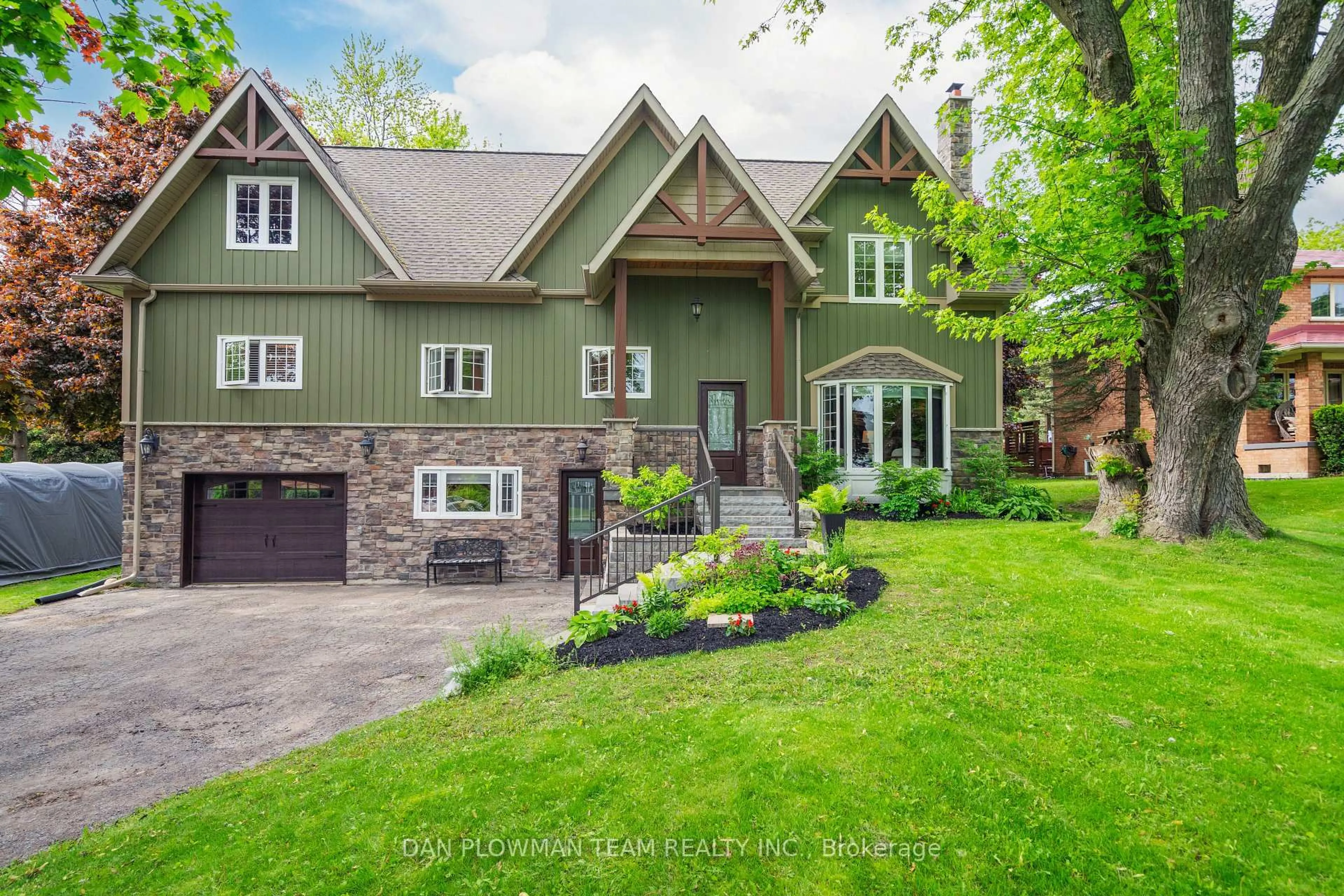 Home with brick exterior material, street for 28 Bradley Blvd, Clarington Ontario L0B 1J0