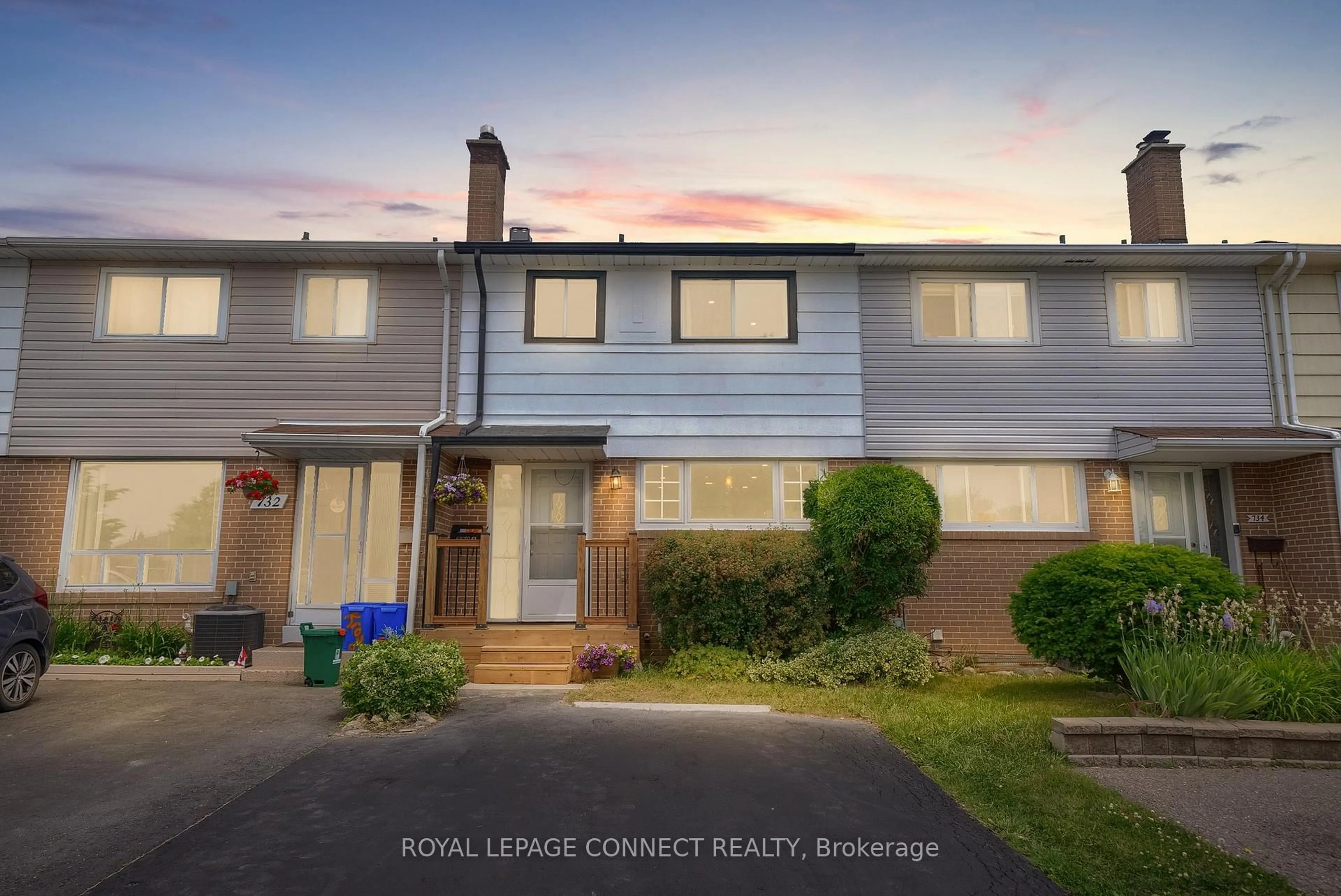 Unknown for 732A Krosno Blvd, Pickering Ontario L1W 1G3