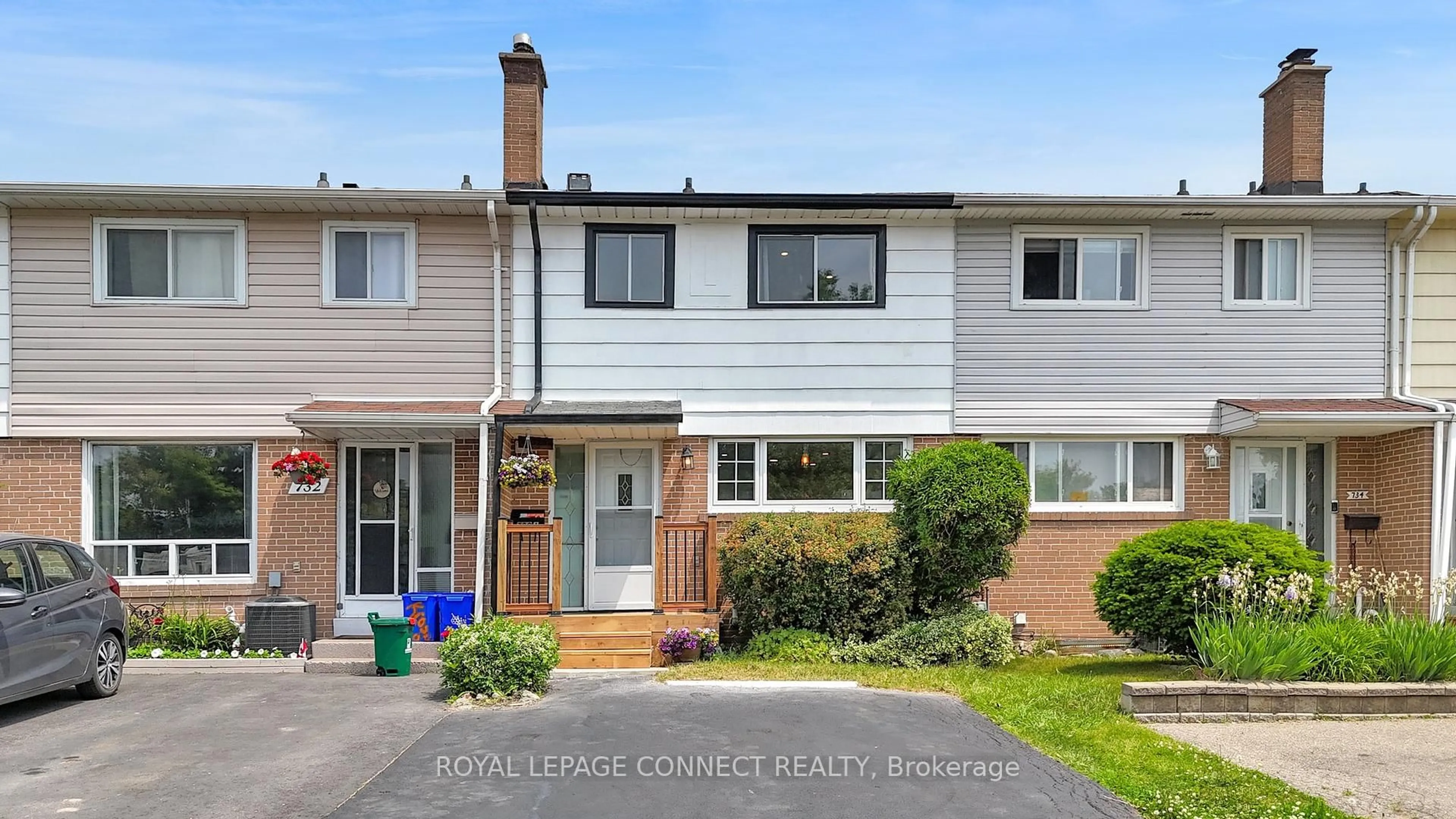 Home with vinyl exterior material, street for 732A Krosno Blvd, Pickering Ontario L1W 1G3