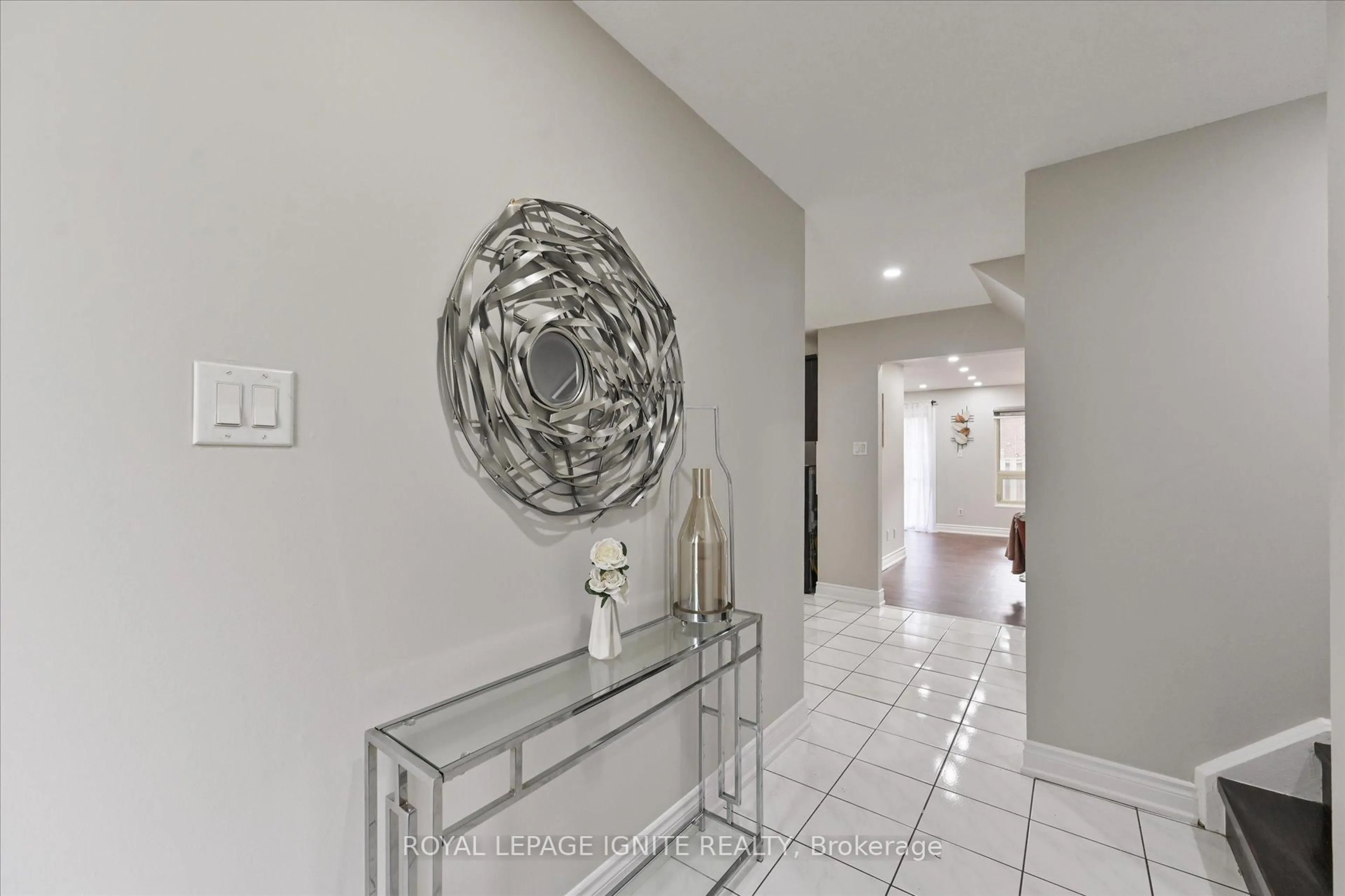 Indoor entryway for 40 Dundalk Dr #44, Toronto Ontario M1P 4S3
