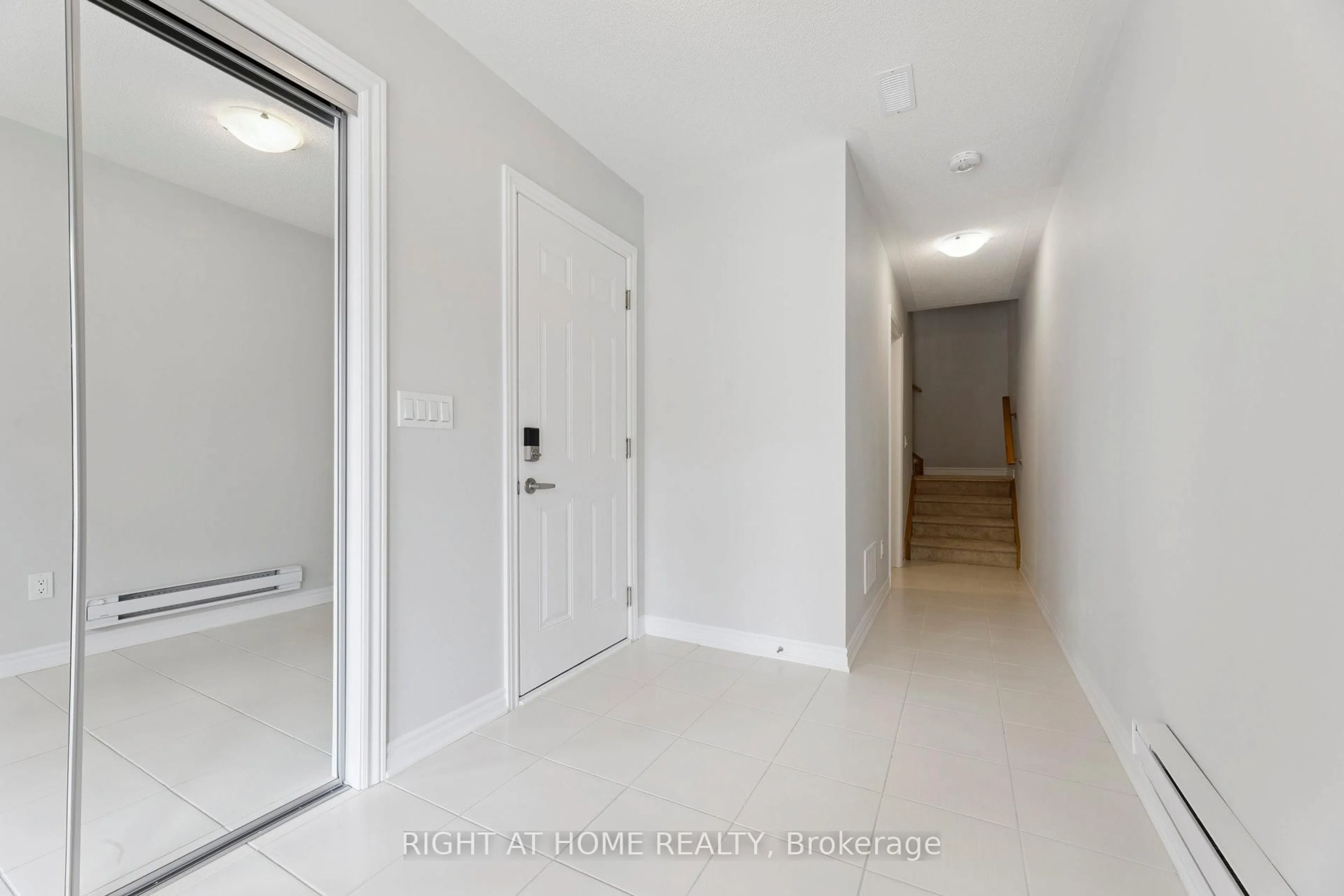 Indoor entryway for 1055 Honeycomb Path, Oshawa Ontario L1H 8L7