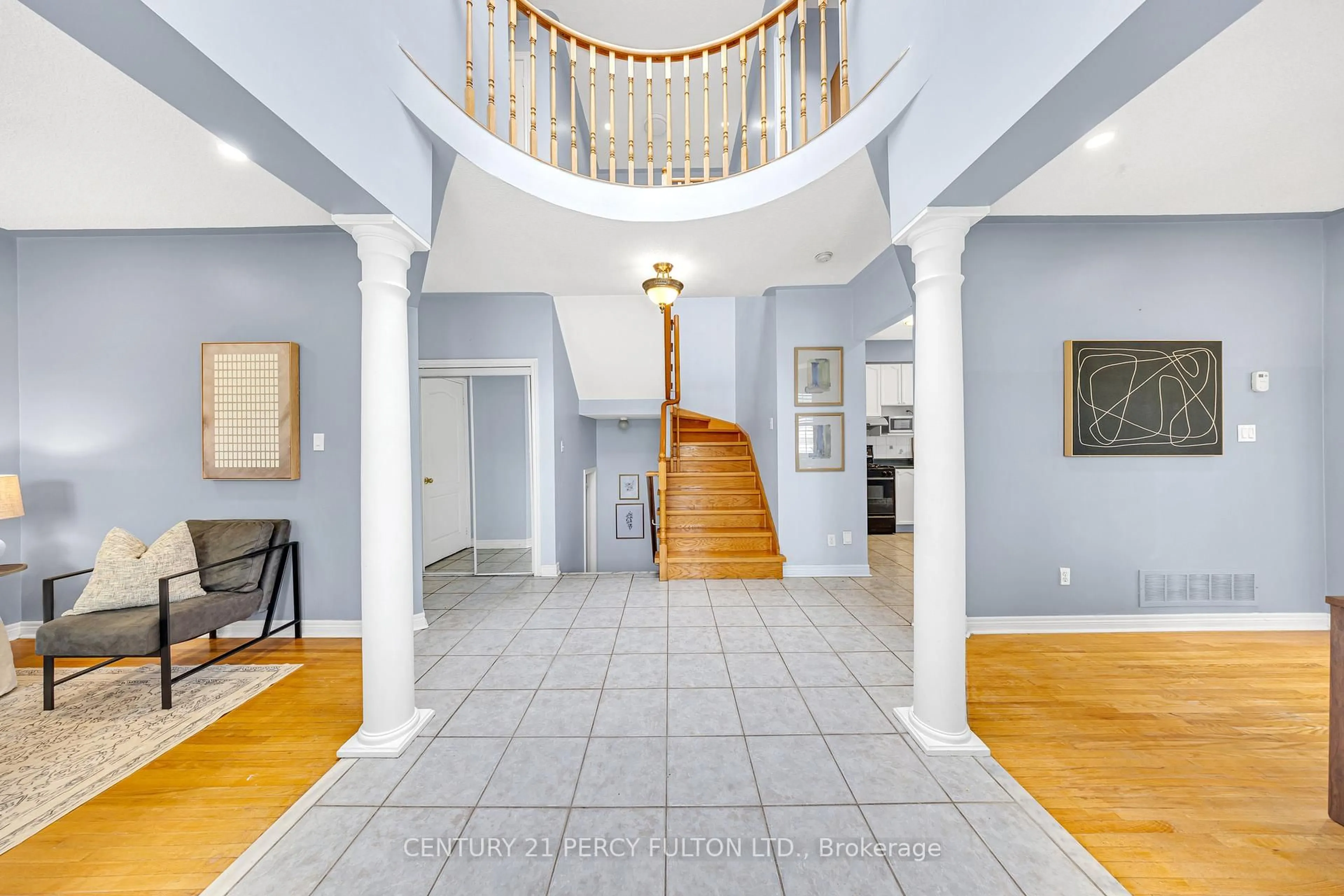 Indoor foyer for 66 Moreau Tr, Toronto Ontario M1L 4V2