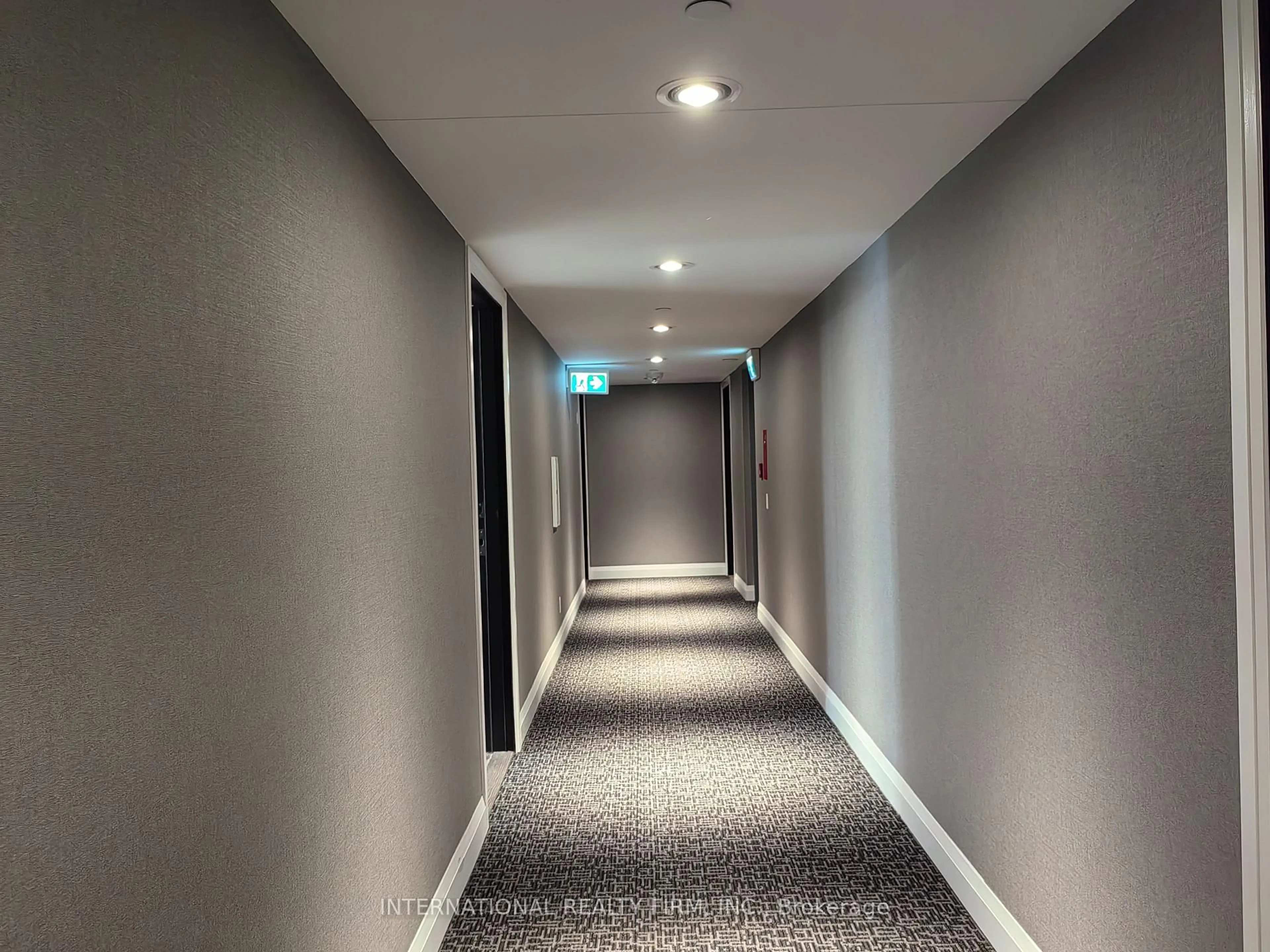 Indoor foyer for 2152 Lawrence Ave #507, Toronto Ontario M1R 0B5
