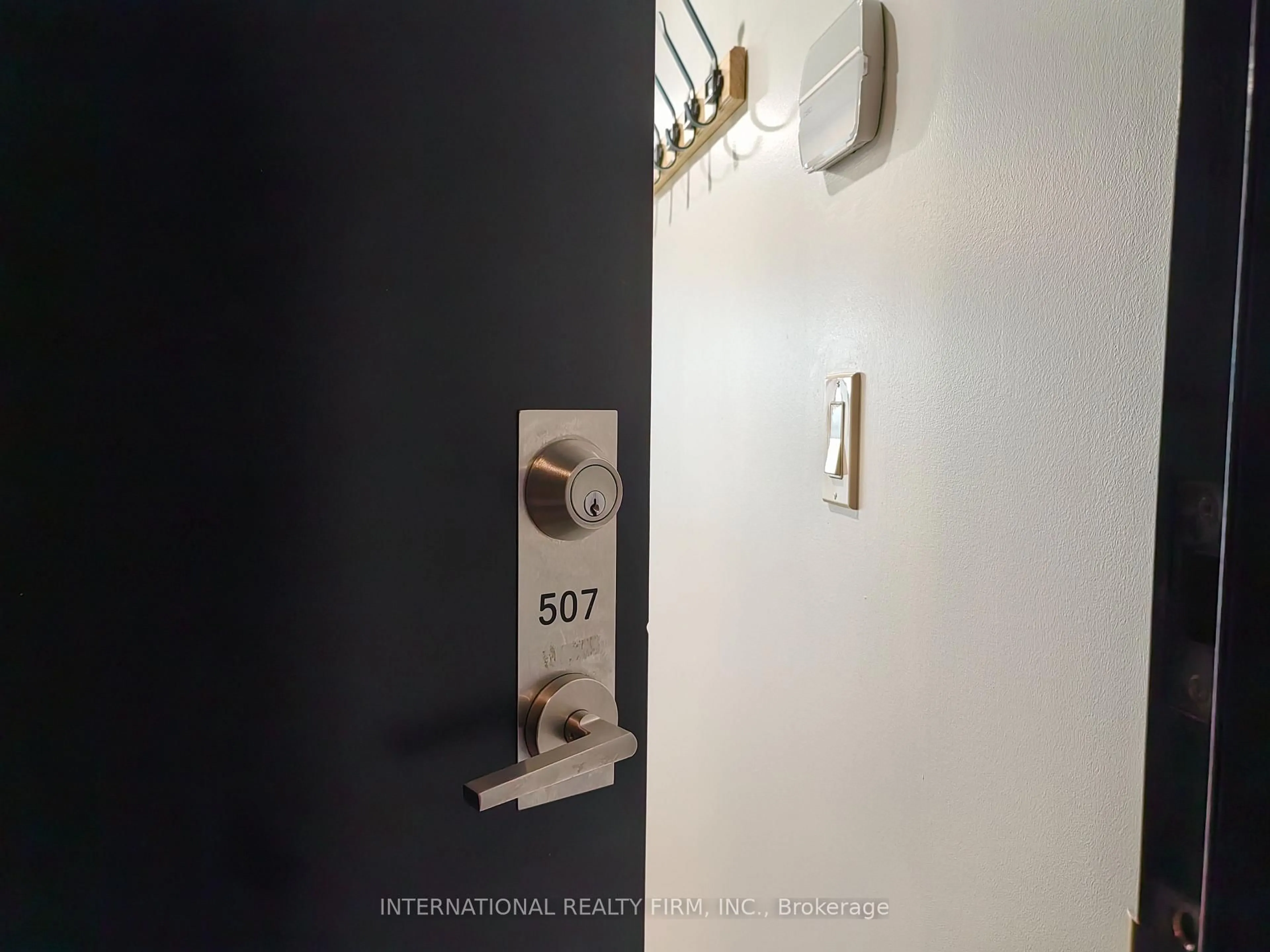 Indoor entryway for 2152 Lawrence Ave #507, Toronto Ontario M1R 0B5