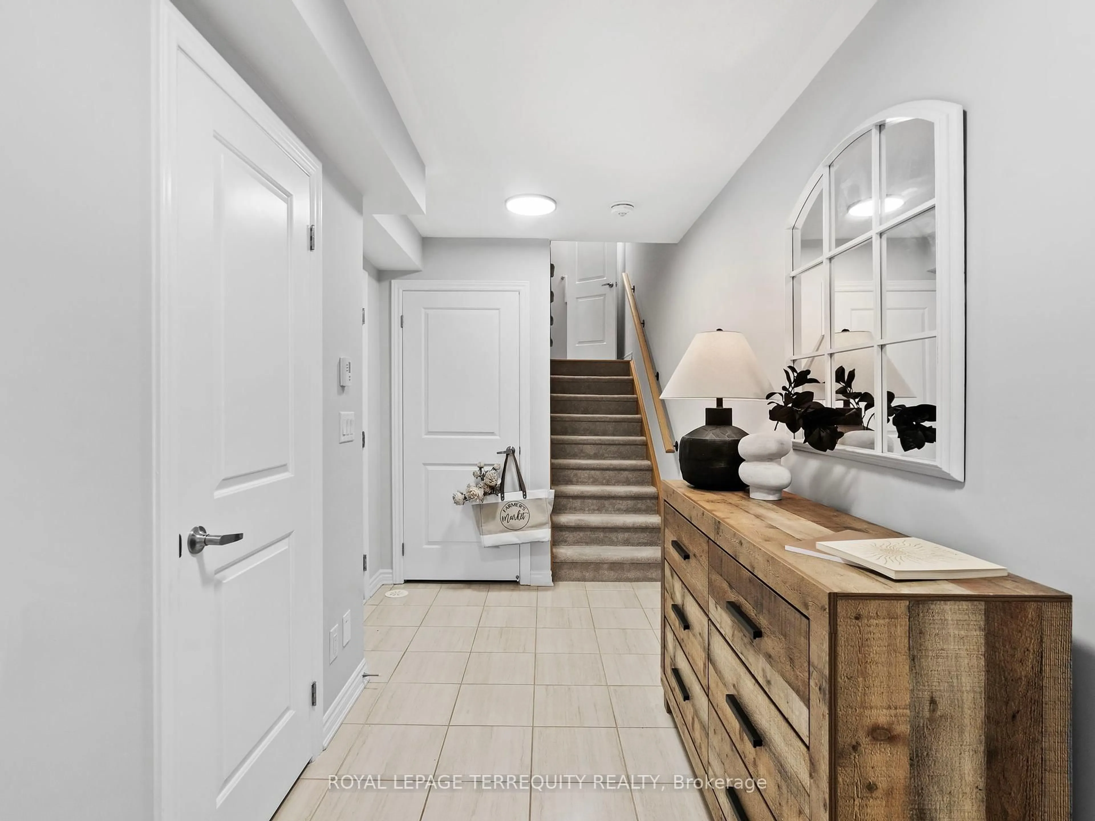 Indoor entryway for 5 Mappin Way, Whitby Ontario L1R 0R4