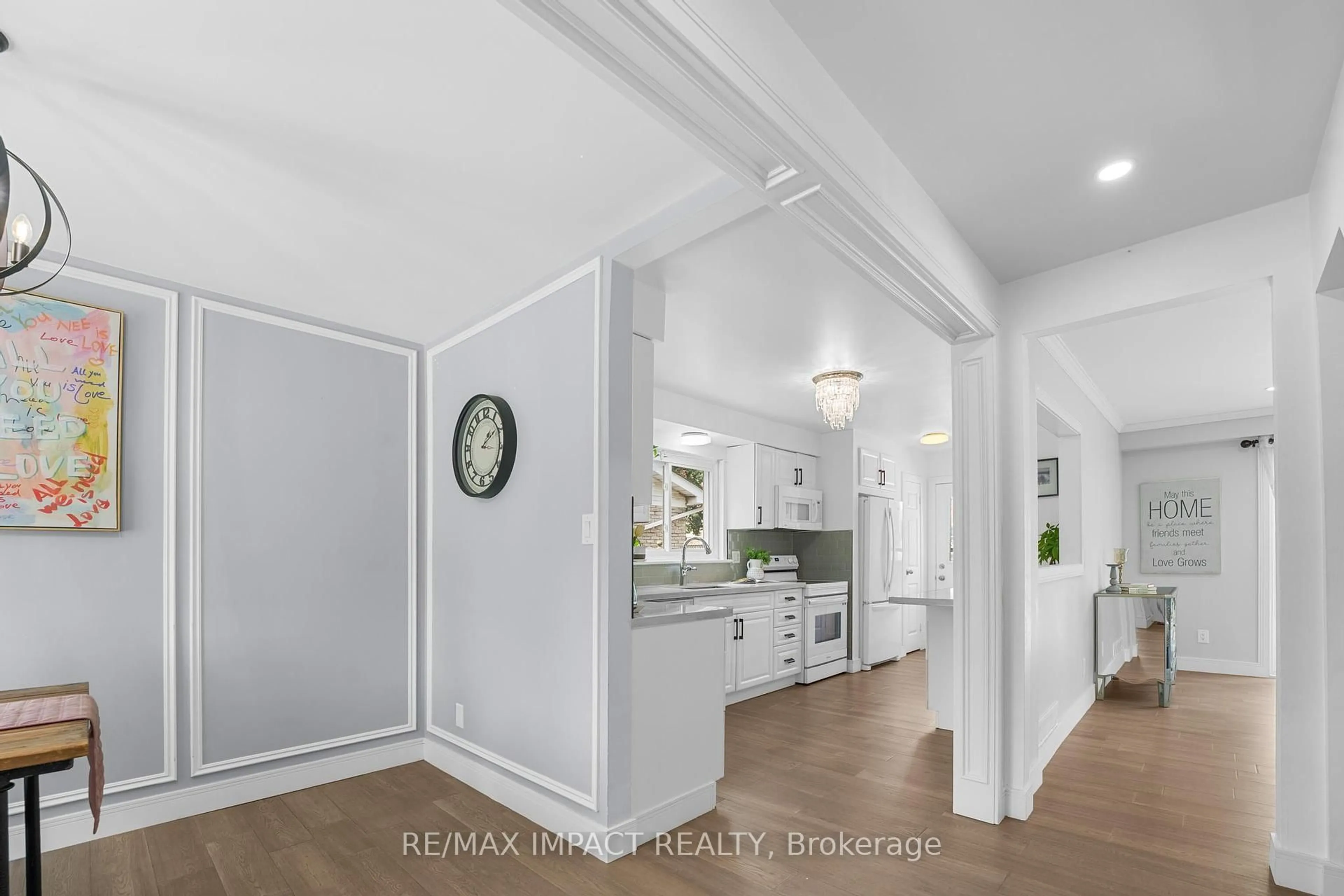 Indoor entryway for 1395 Tampa Cres, Oshawa Ontario L1G 6V1
