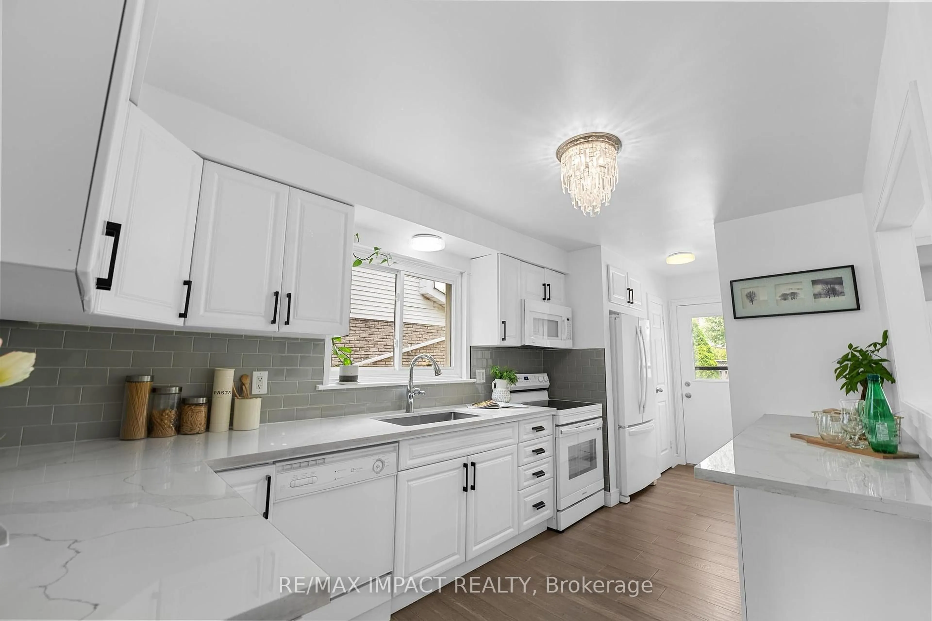 Open concept kitchen, ceramic/tile floor for 1395 Tampa Cres, Oshawa Ontario L1G 6V1