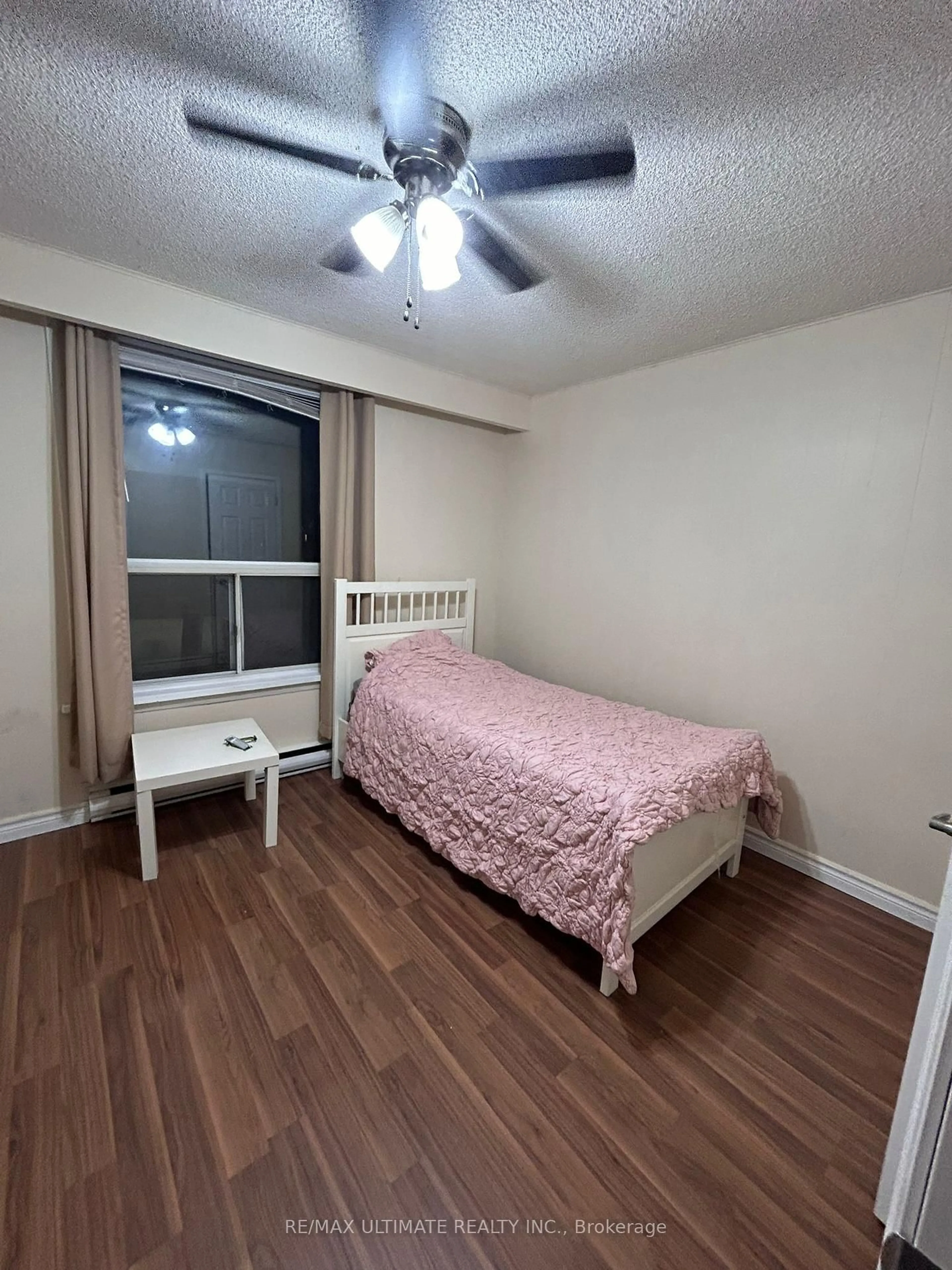 A pic of a room for 128 Elgin St, Oshawa Ontario L1G 1T3