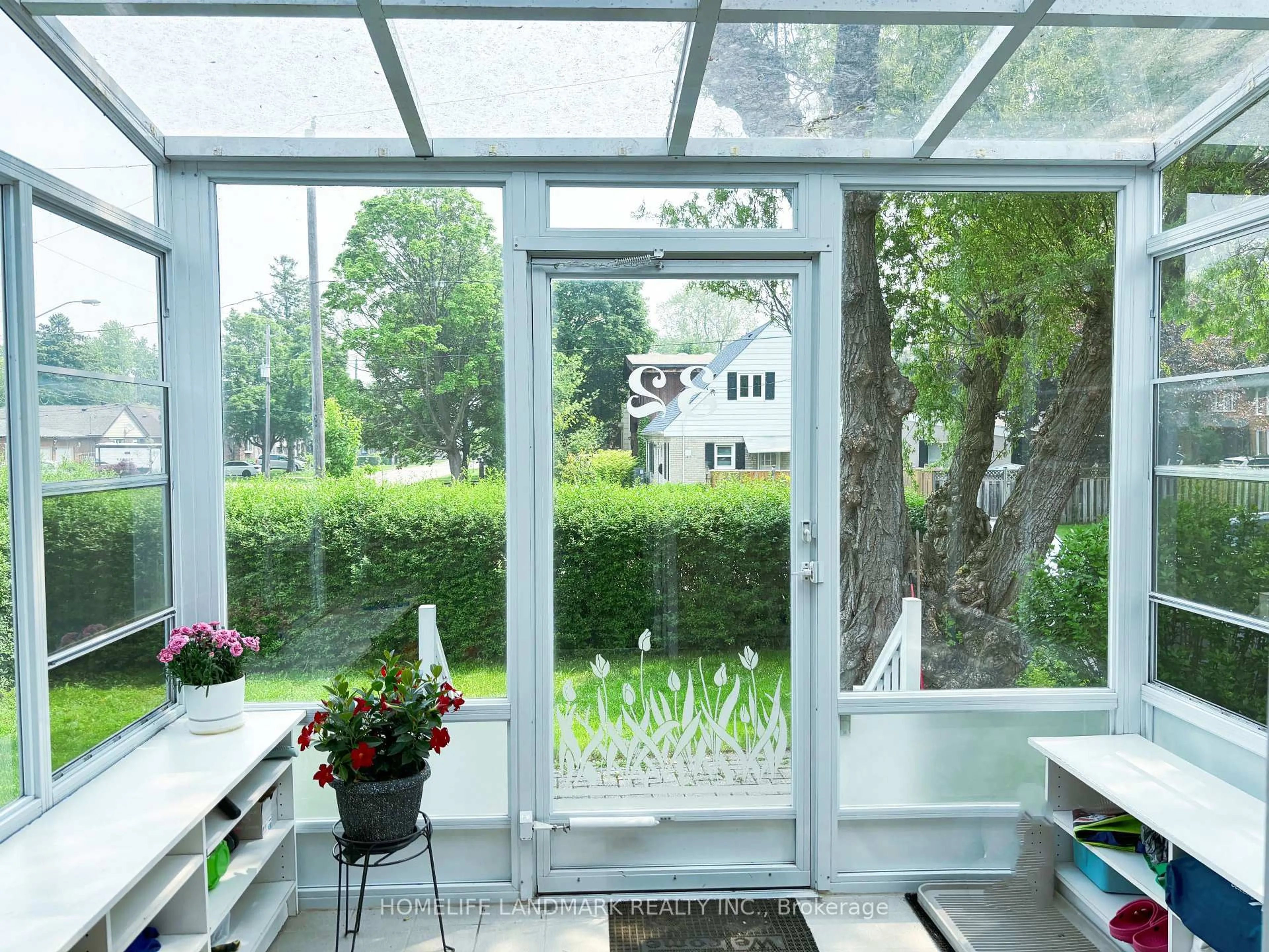 Patio, street for 32 Garden Park Ave, Toronto Ontario M1S 1Z7
