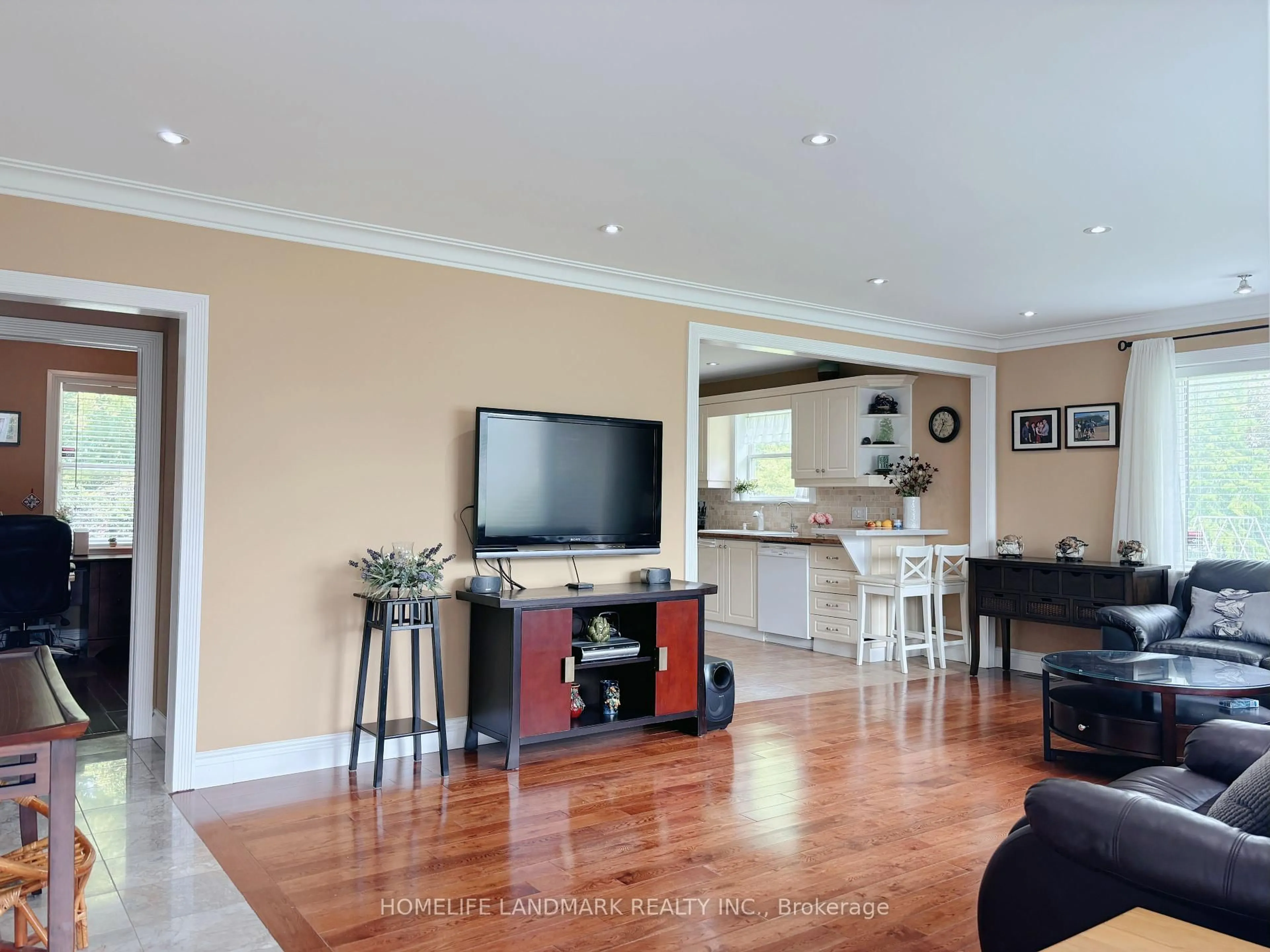 Living room with furniture, wood/laminate floor for 32 Garden Park Ave, Toronto Ontario M1S 1Z7