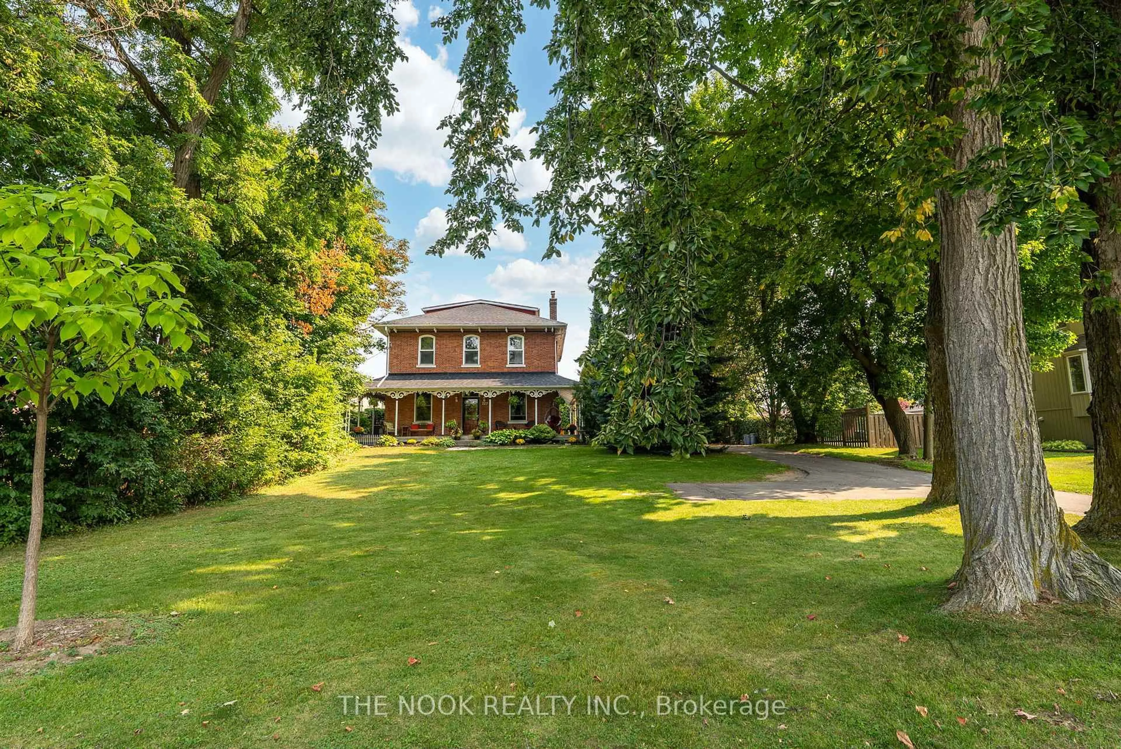 A pic from outside/outdoor area/front of a property/back of a property/a pic from drone, building for 227 Scugog St, Clarington Ontario L1C 3J9